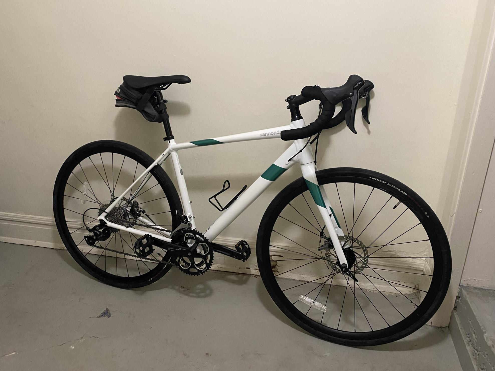 Cannondale Synapse 7 Sora White and Teal