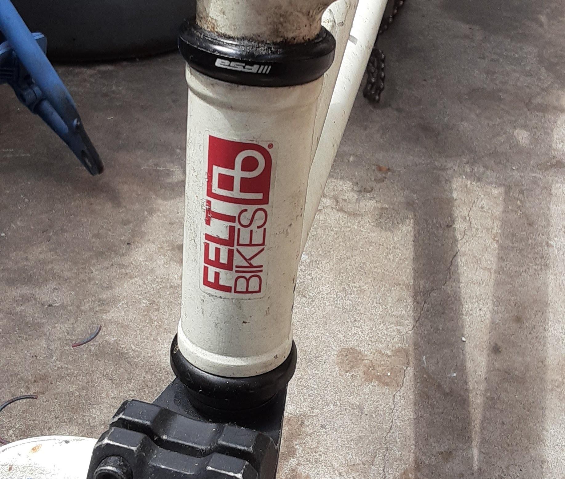 Felt Felt vault White