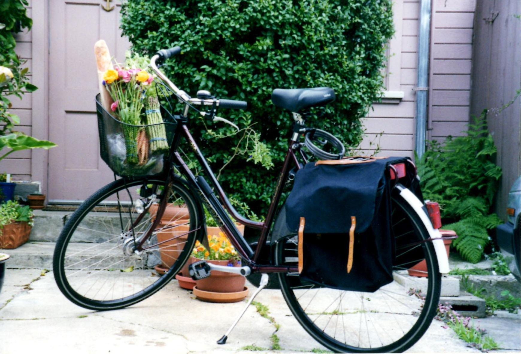 1996 Azor most like the current LuGG  Red and Black