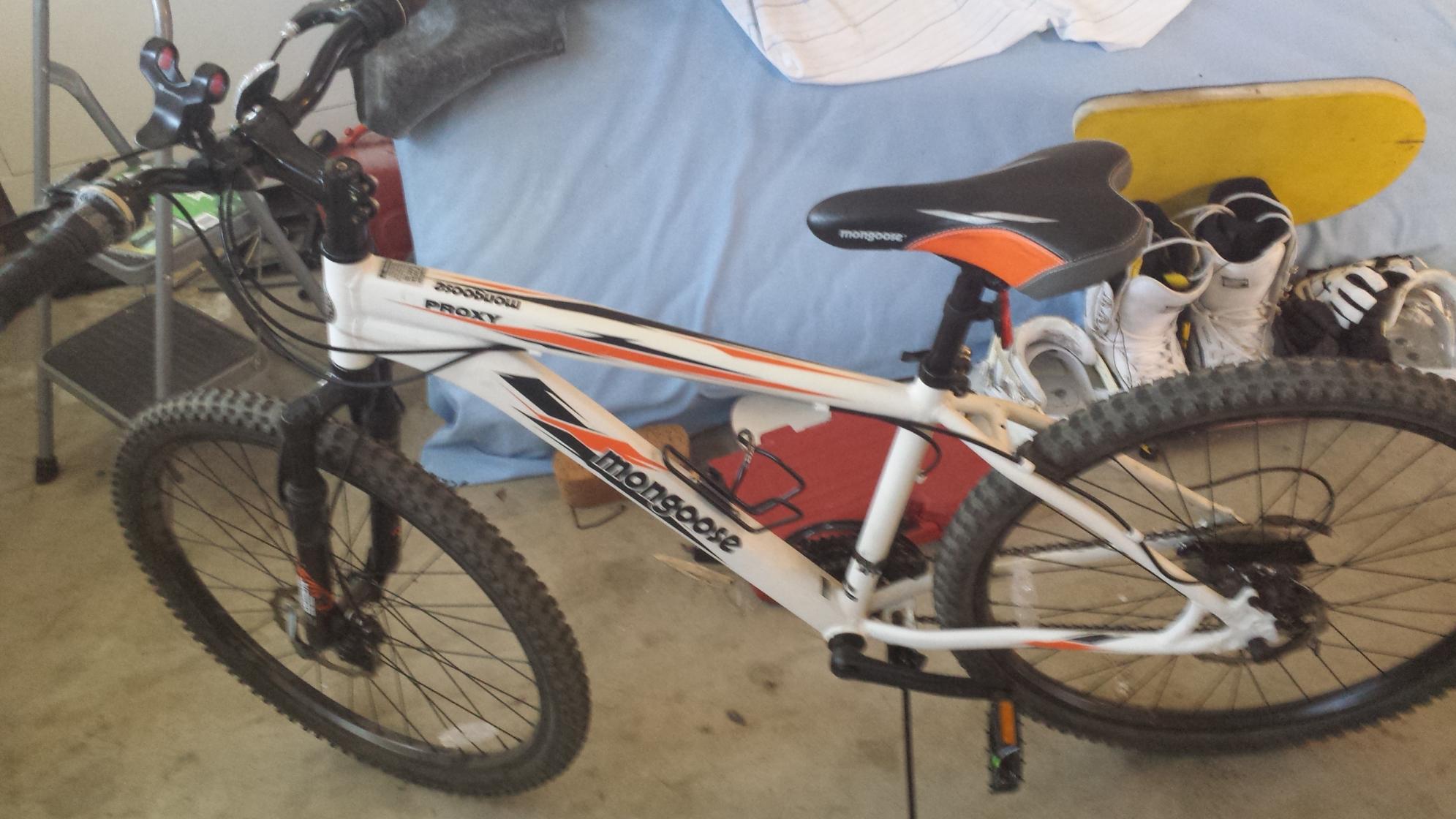 Mongoose R2658AZ (26 inch mountain bike) White