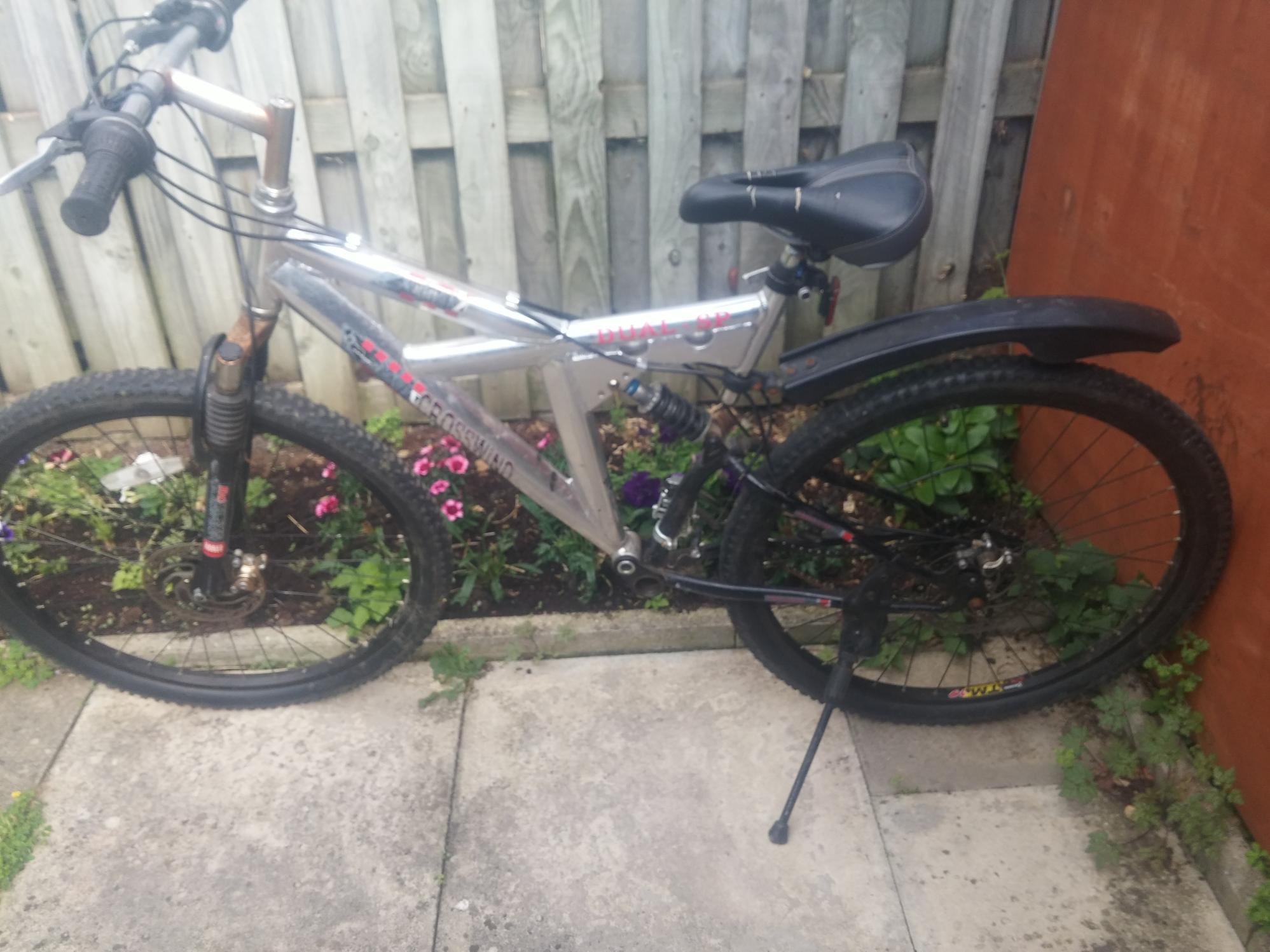 Mountain Cycles CROSSWIND Silver or Gray