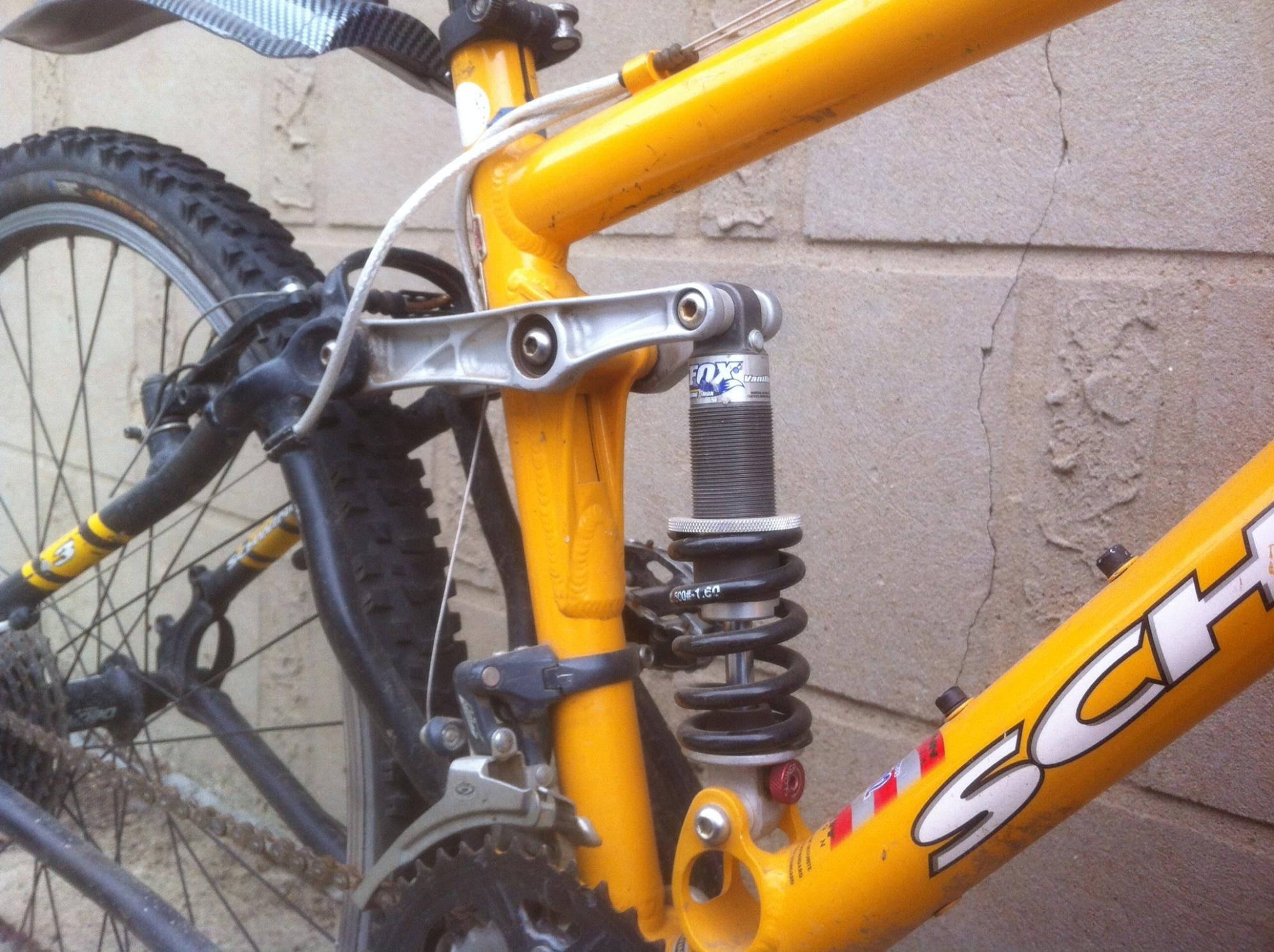 2016 Schwinn Can't Remember Yellow or Gold