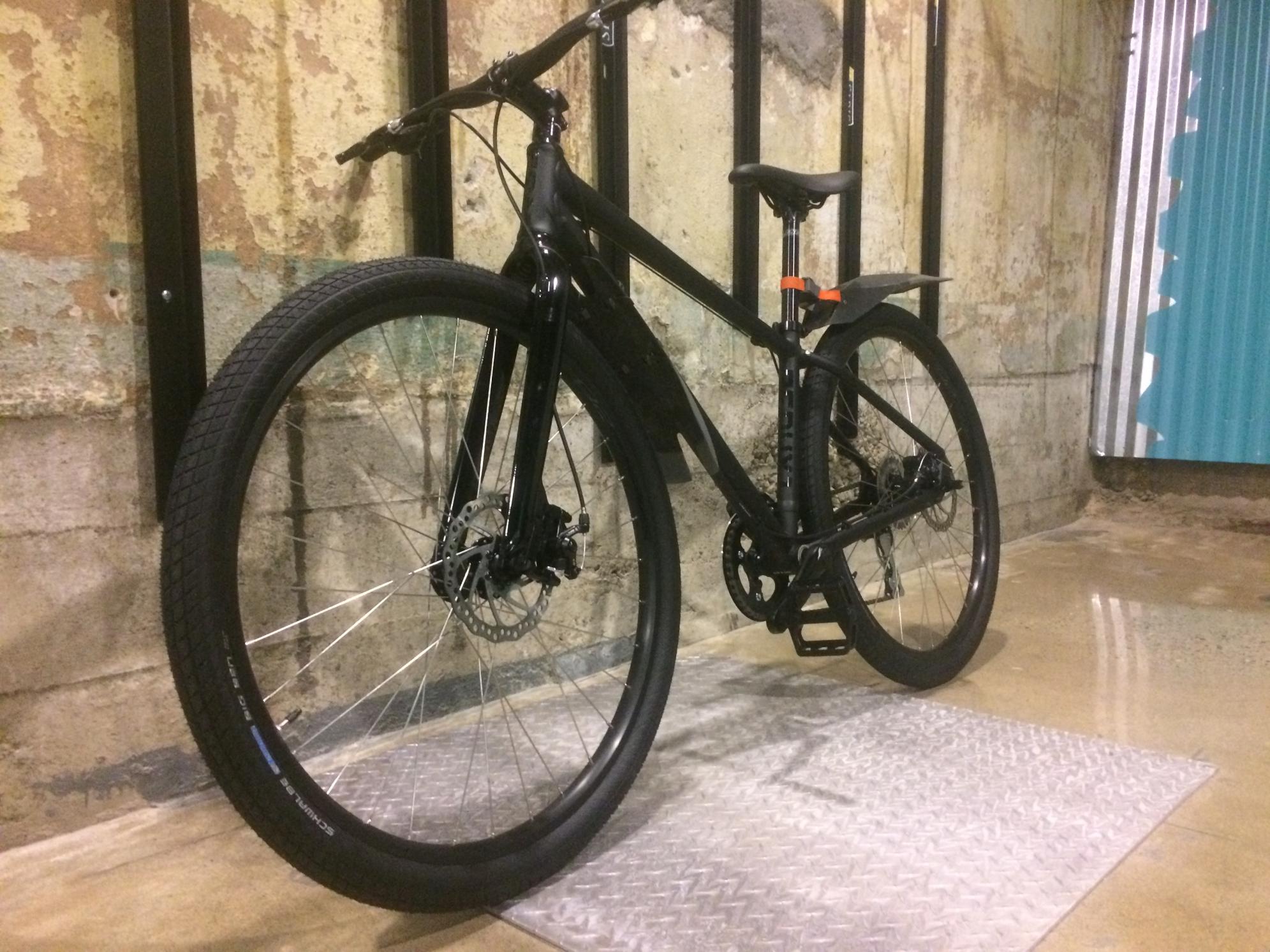 2017 Raleigh Redux Black