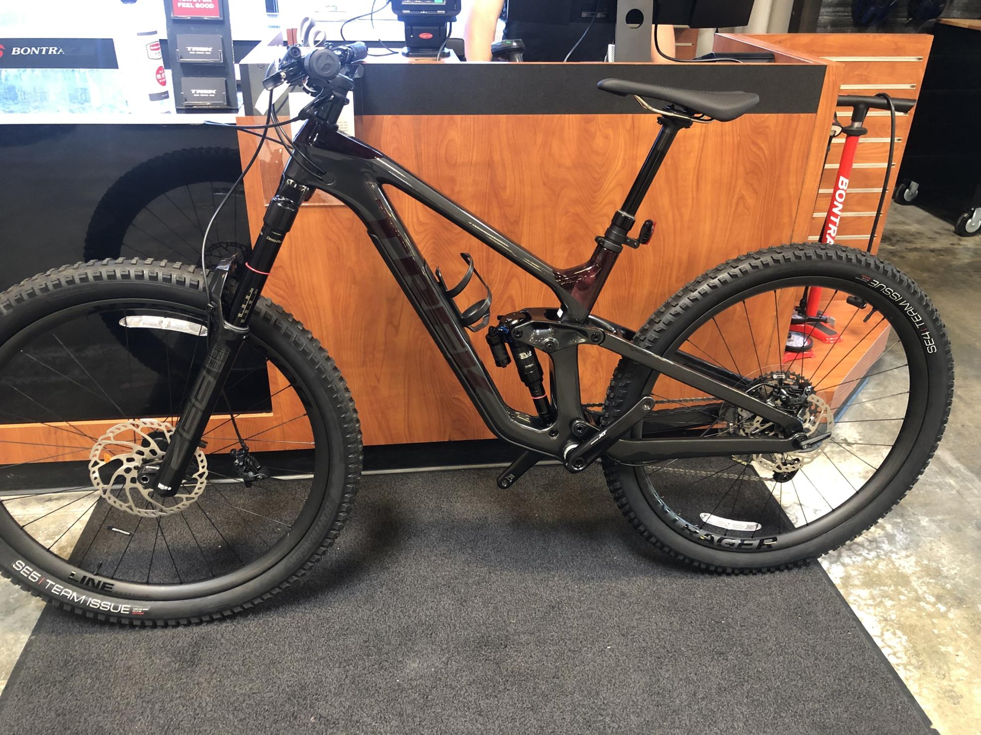 2021 Trek Slash 9.8 XT Silver, gray or bare metal and Red
