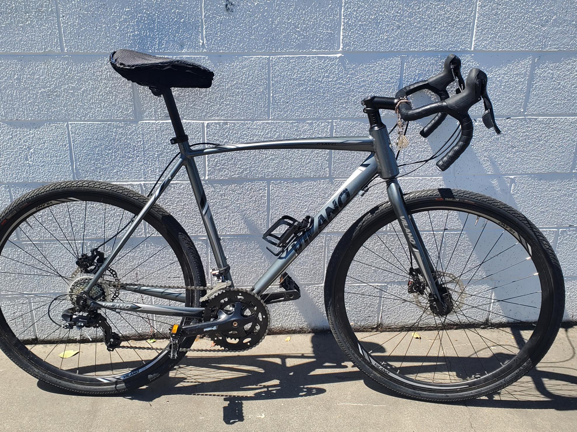 Vilano Gravel Silver, gray or bare metal