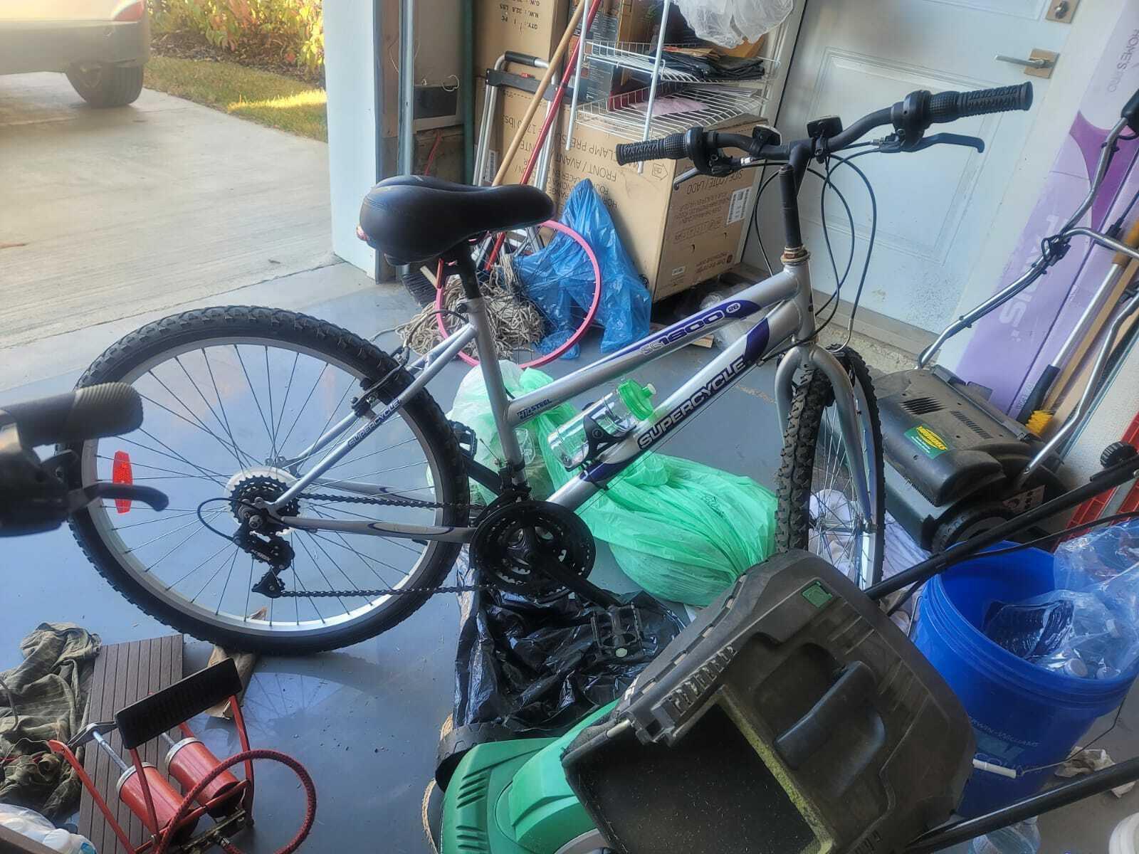 Supercycle SC1800 Silver, gray or bare metal and Blue