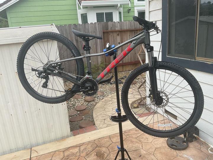 2023 Trek Marlin 4 Gen 2 Silver, gray or bare metal