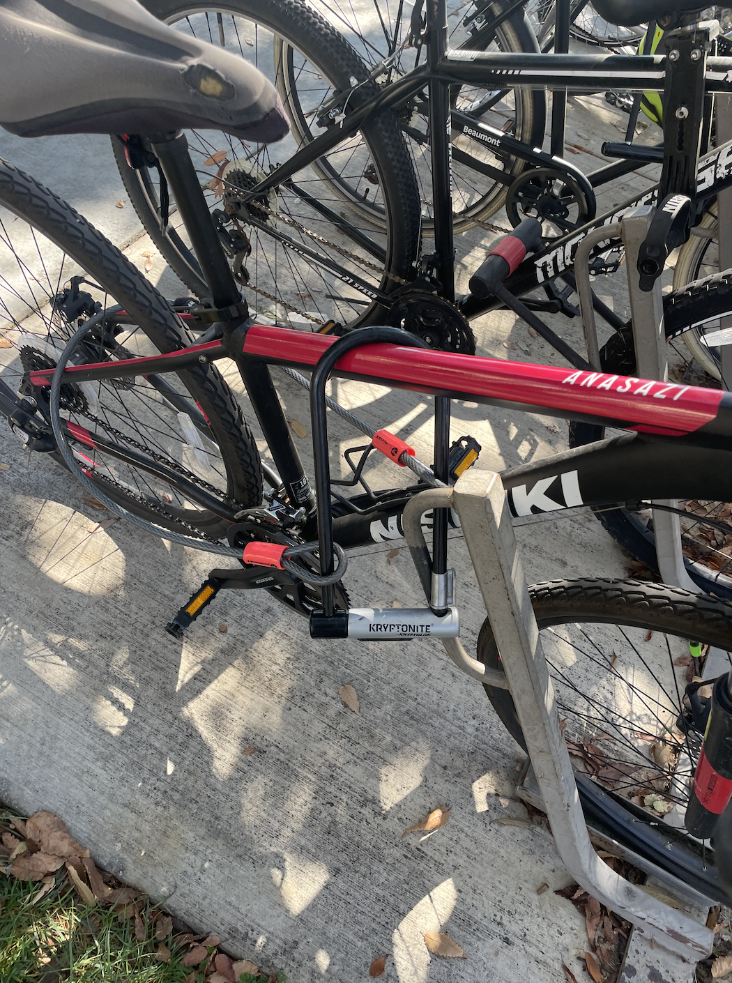 2022 Nishiki Anasazi Black and Red