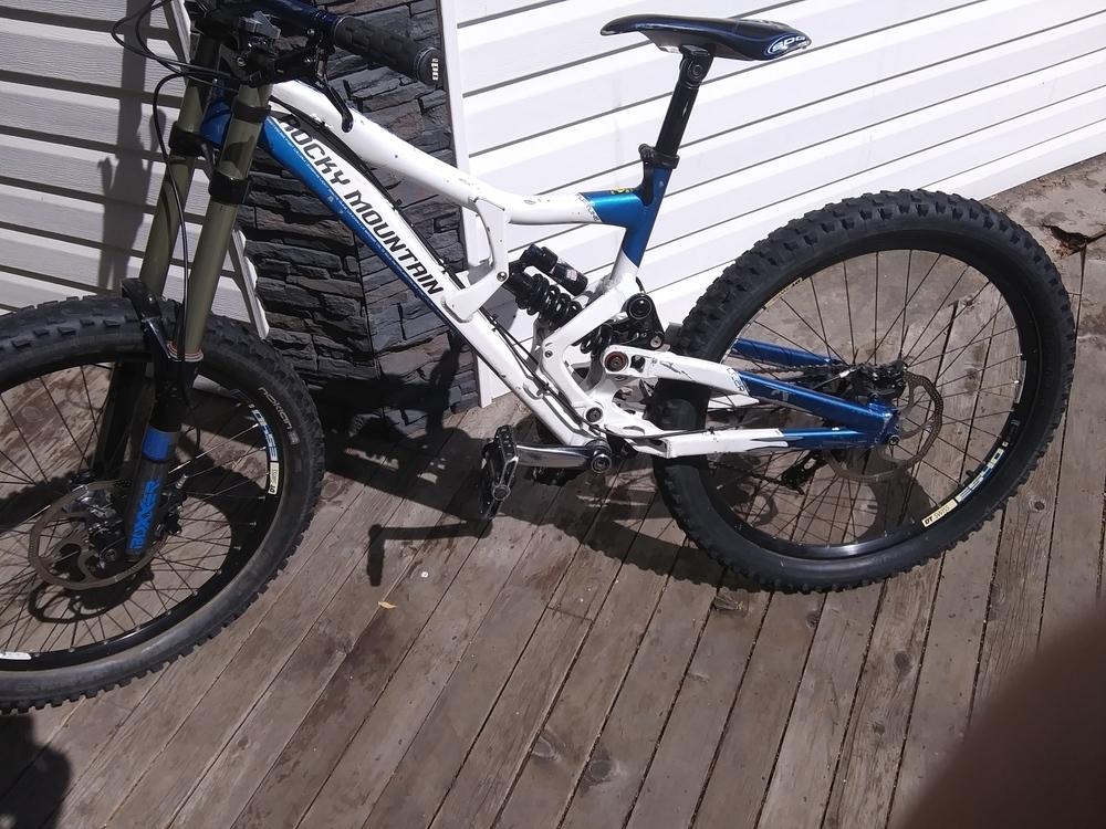 Rocky Mountain Bicycles Flatline White and Blue