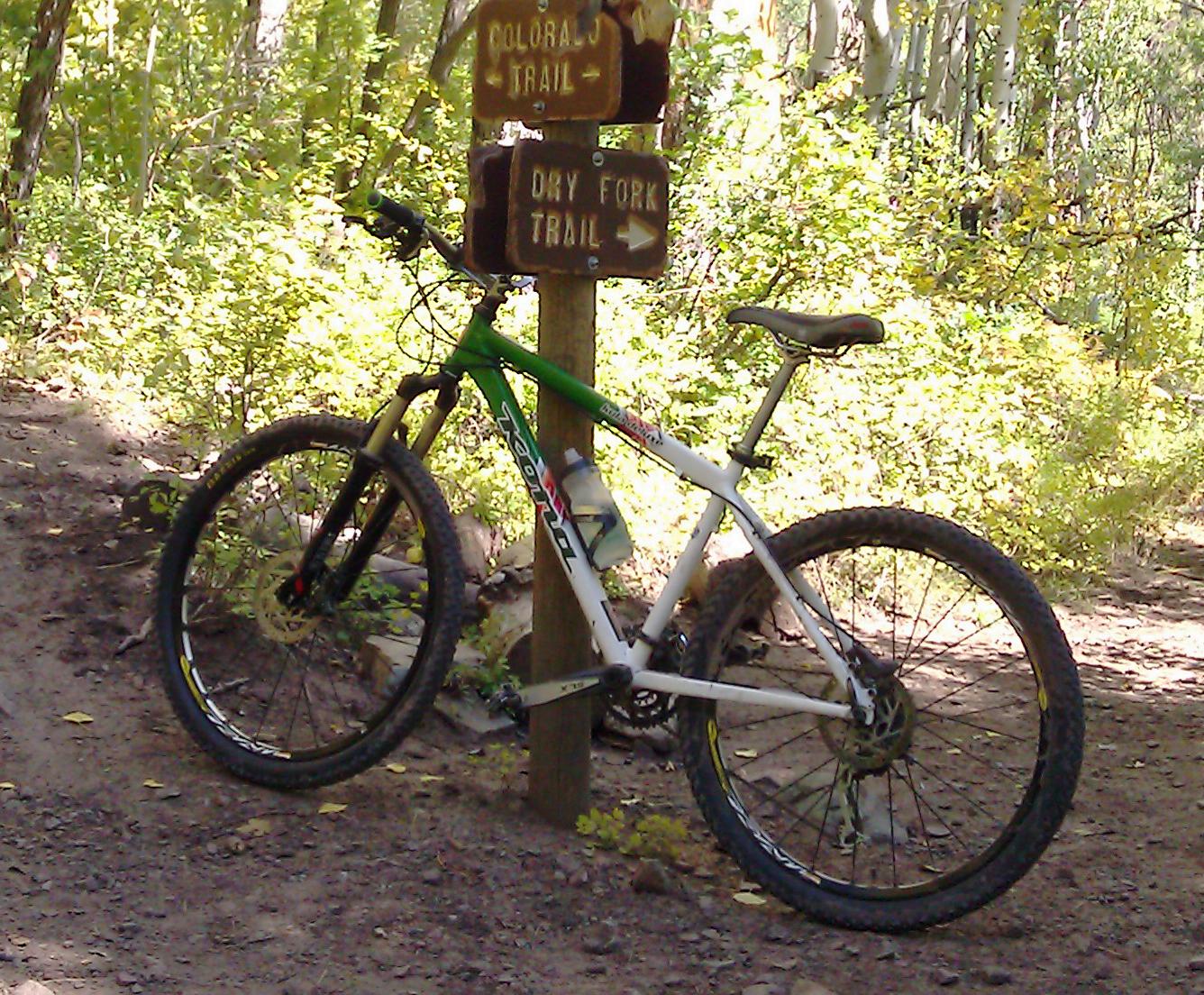2009 Kona Kula Deluxe Green and White