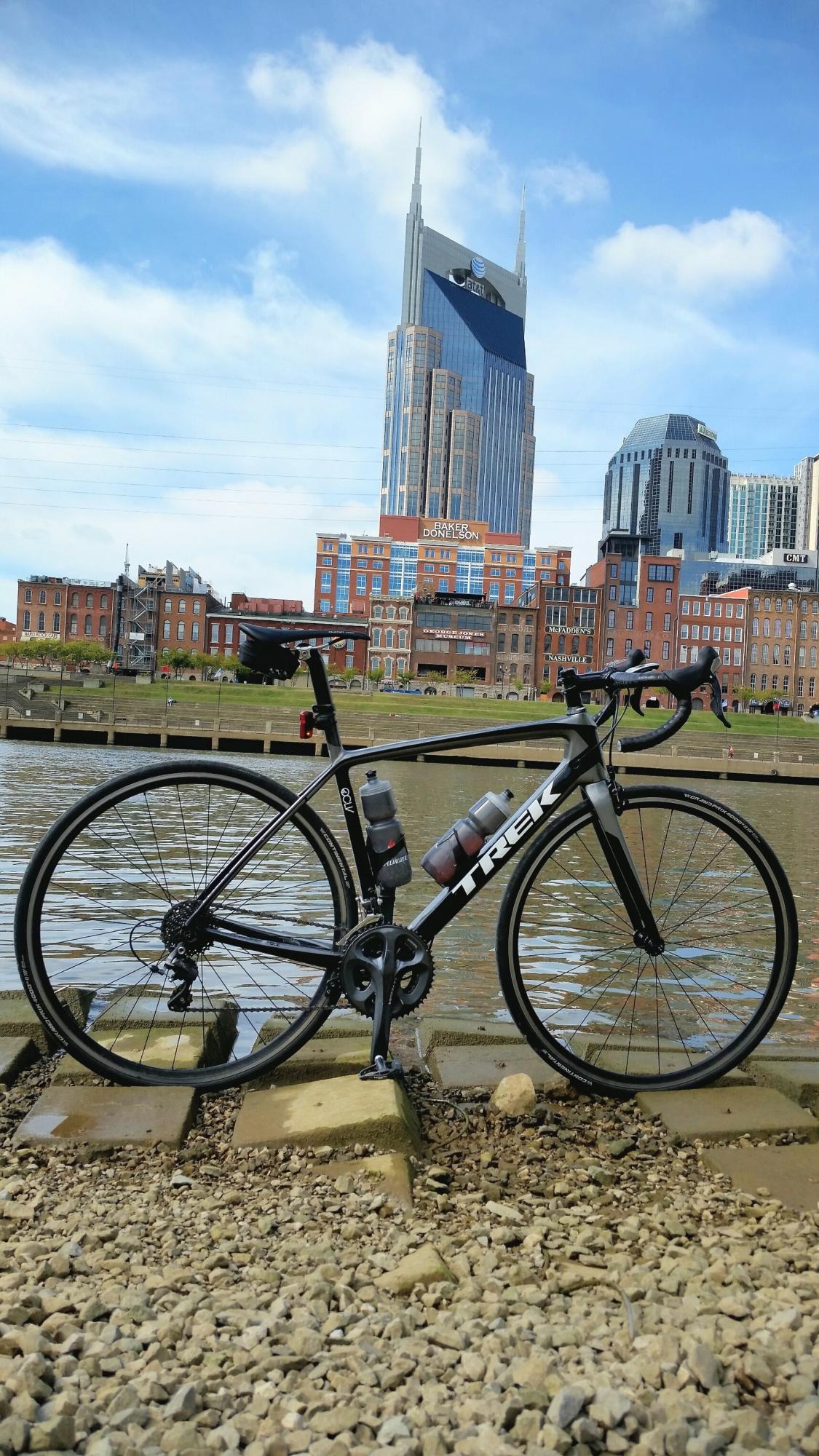 2013 Trek Madone 5.2 H2 (Compact) Black and Silver or Gray