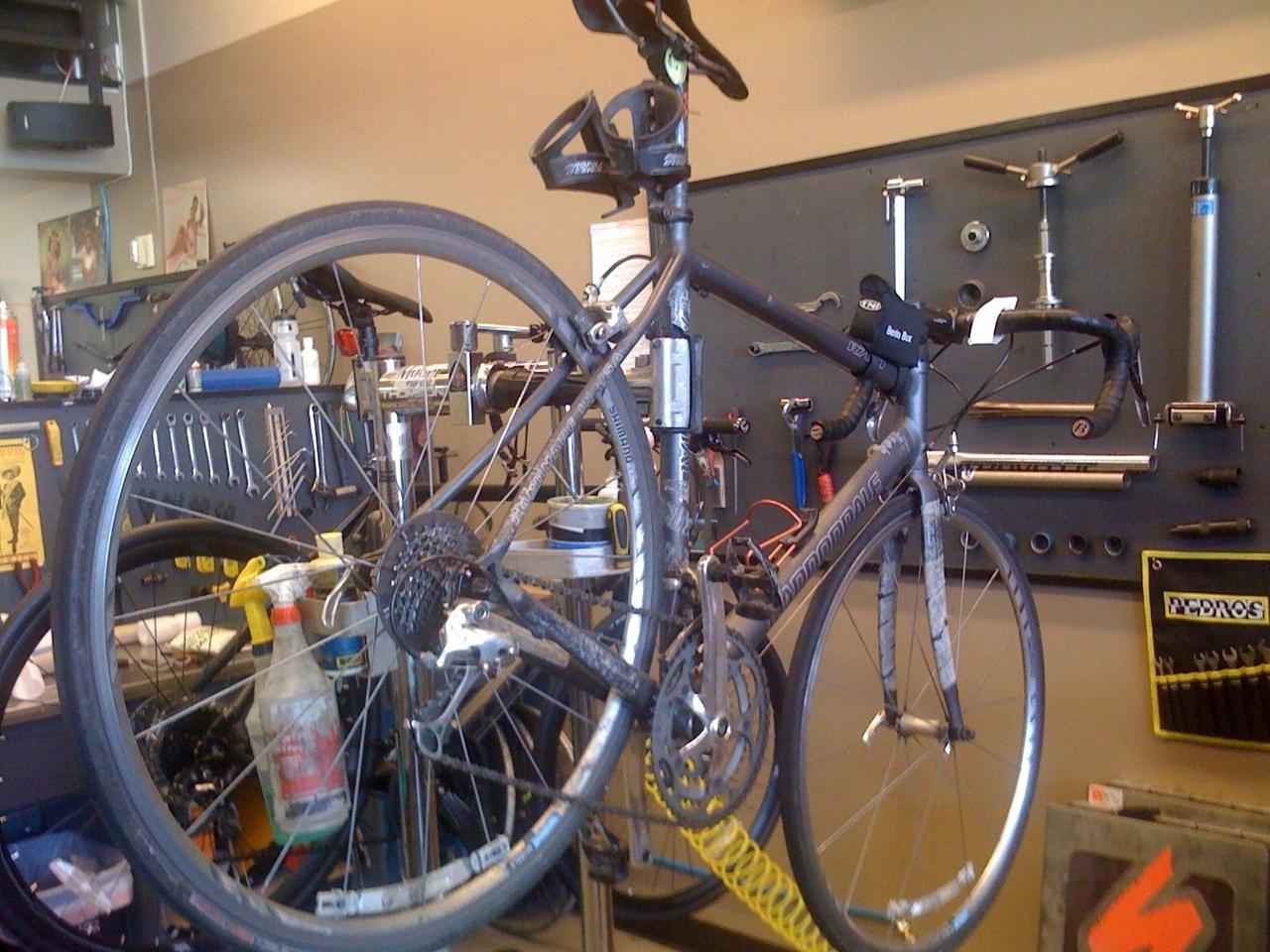 2004 Cannondale R700  Silver or Gray