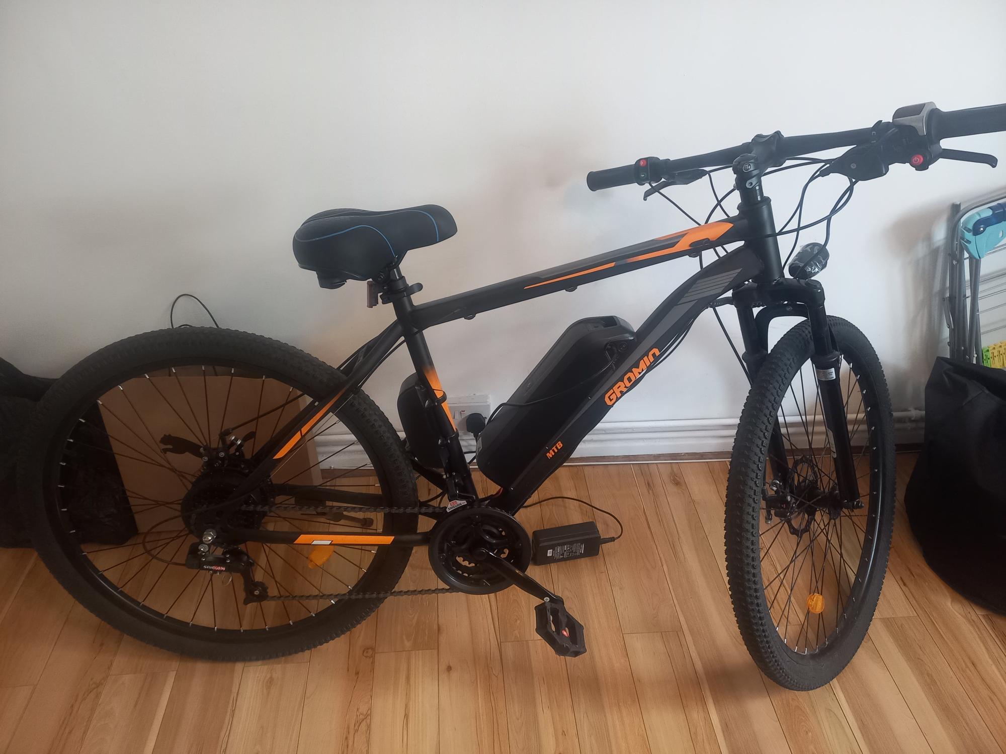 2022 Gromio 2022 Black and Orange