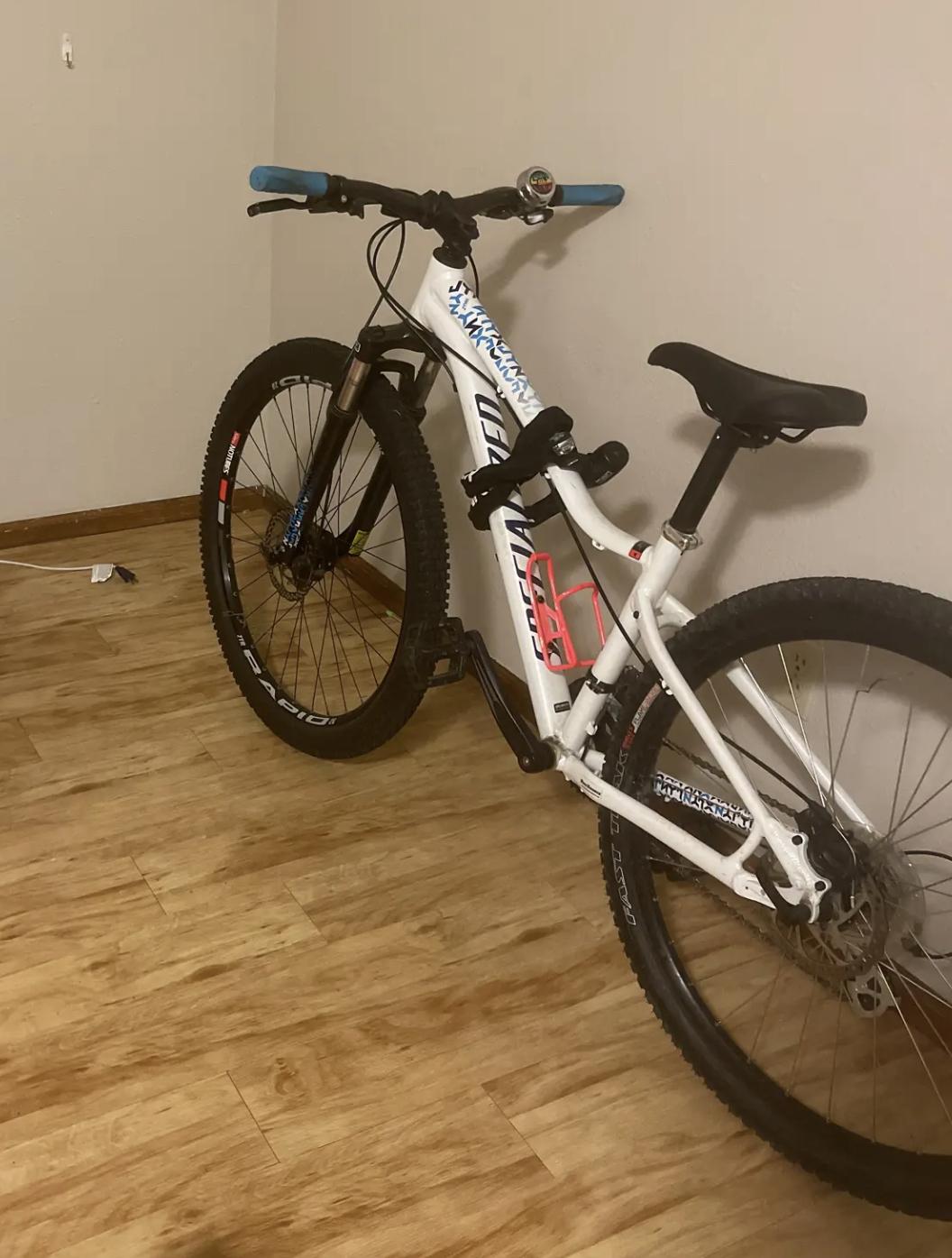 Specialized jynx White