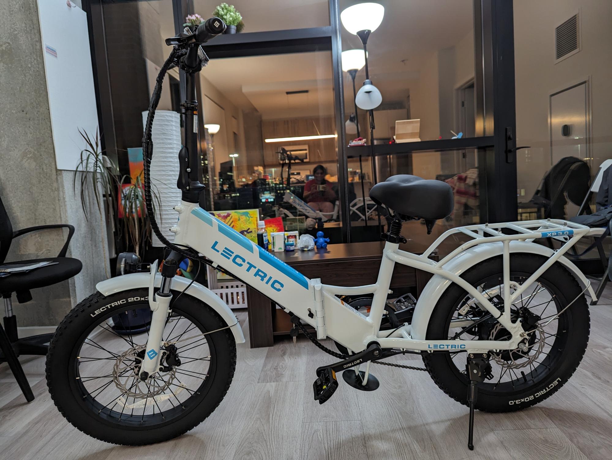 2024 Lectric eBikes SNFSD22J98440 White