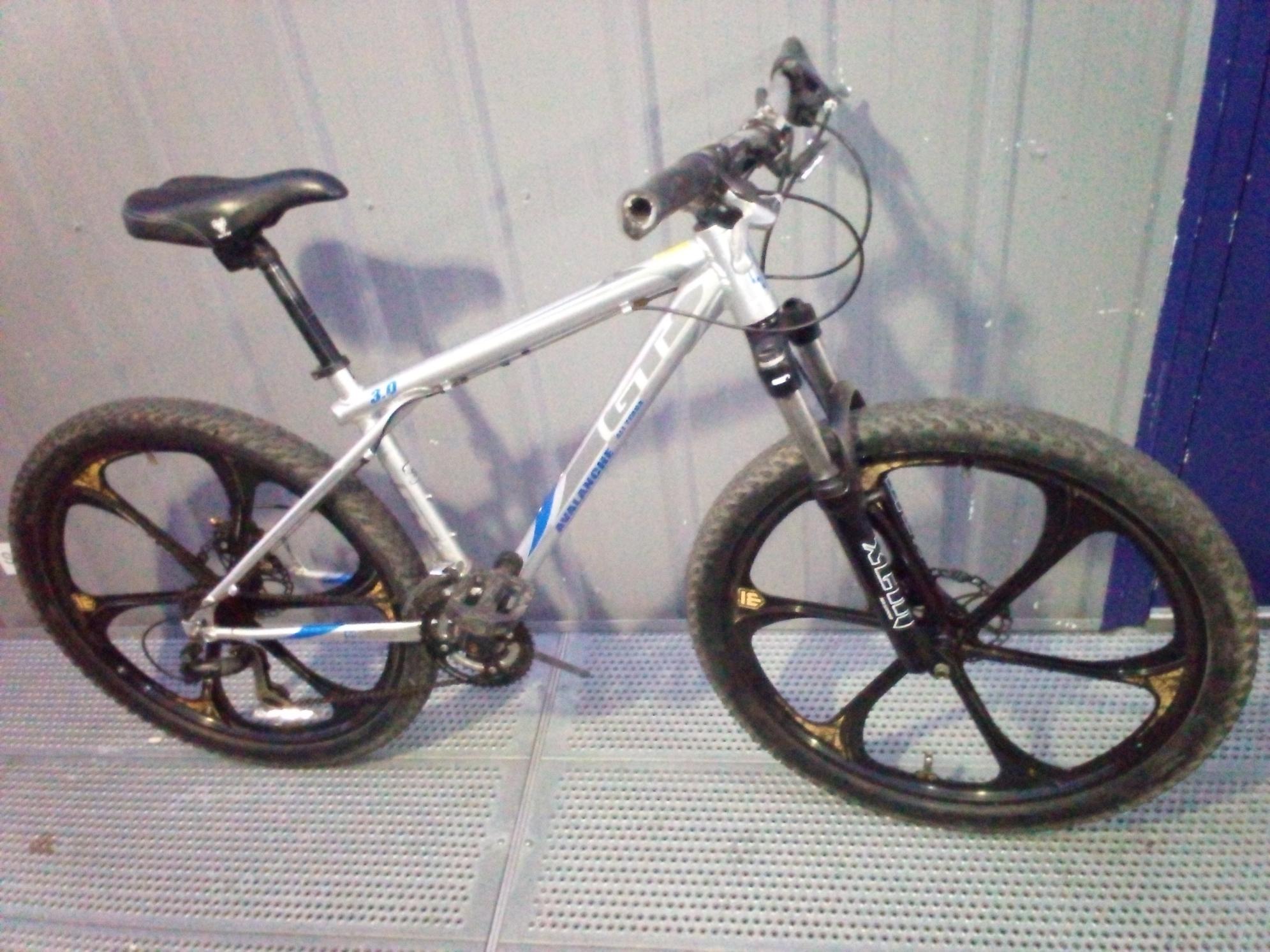 GT Bicycles Avalanche All Terra 3.0 Silver, gray or bare metal