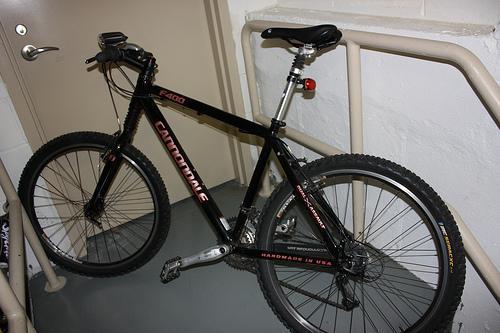 2004 Cannondale F400  Black
