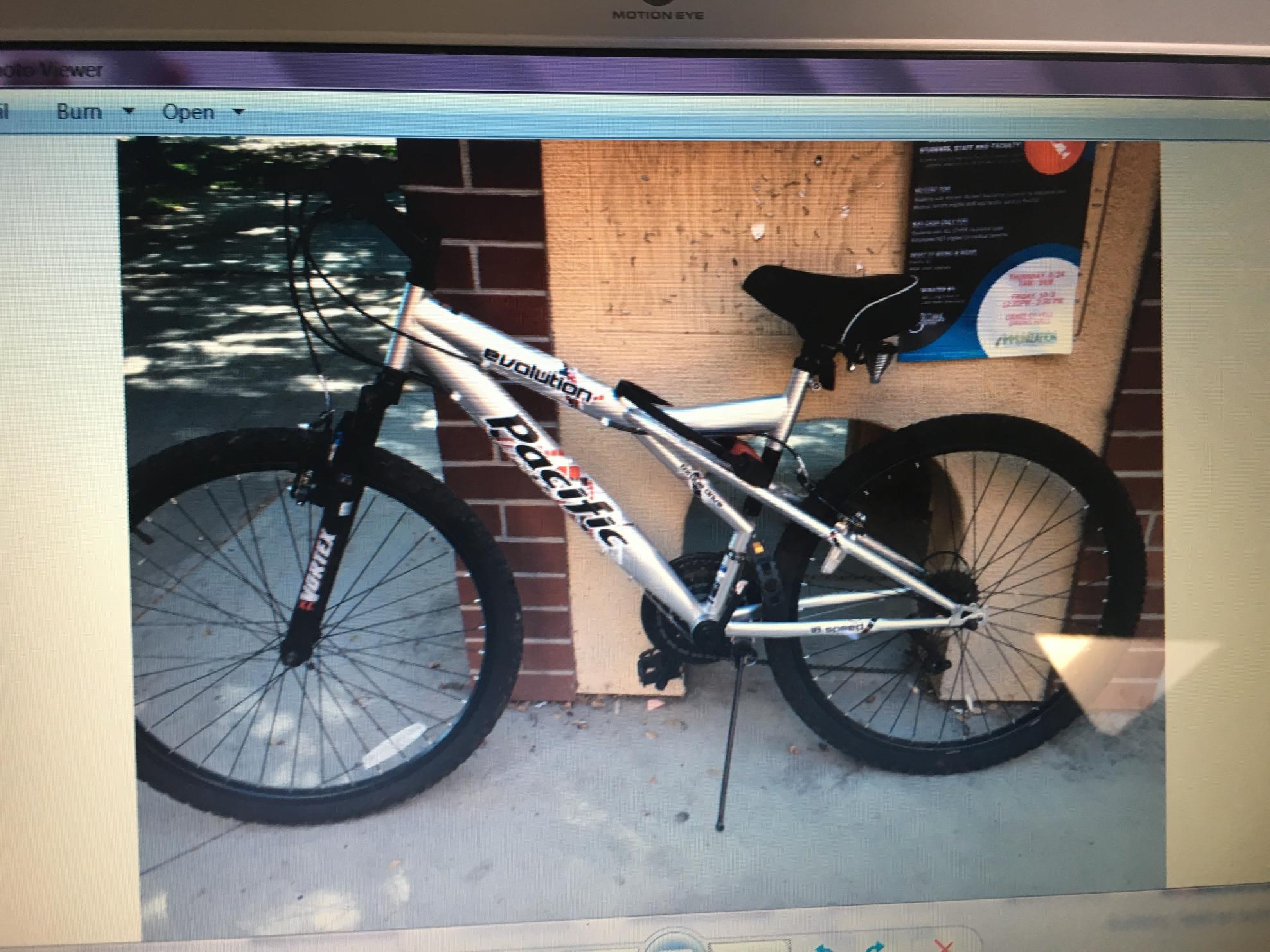 2012 Pacific Cycle EVOLUTION Black and Silver or Gray