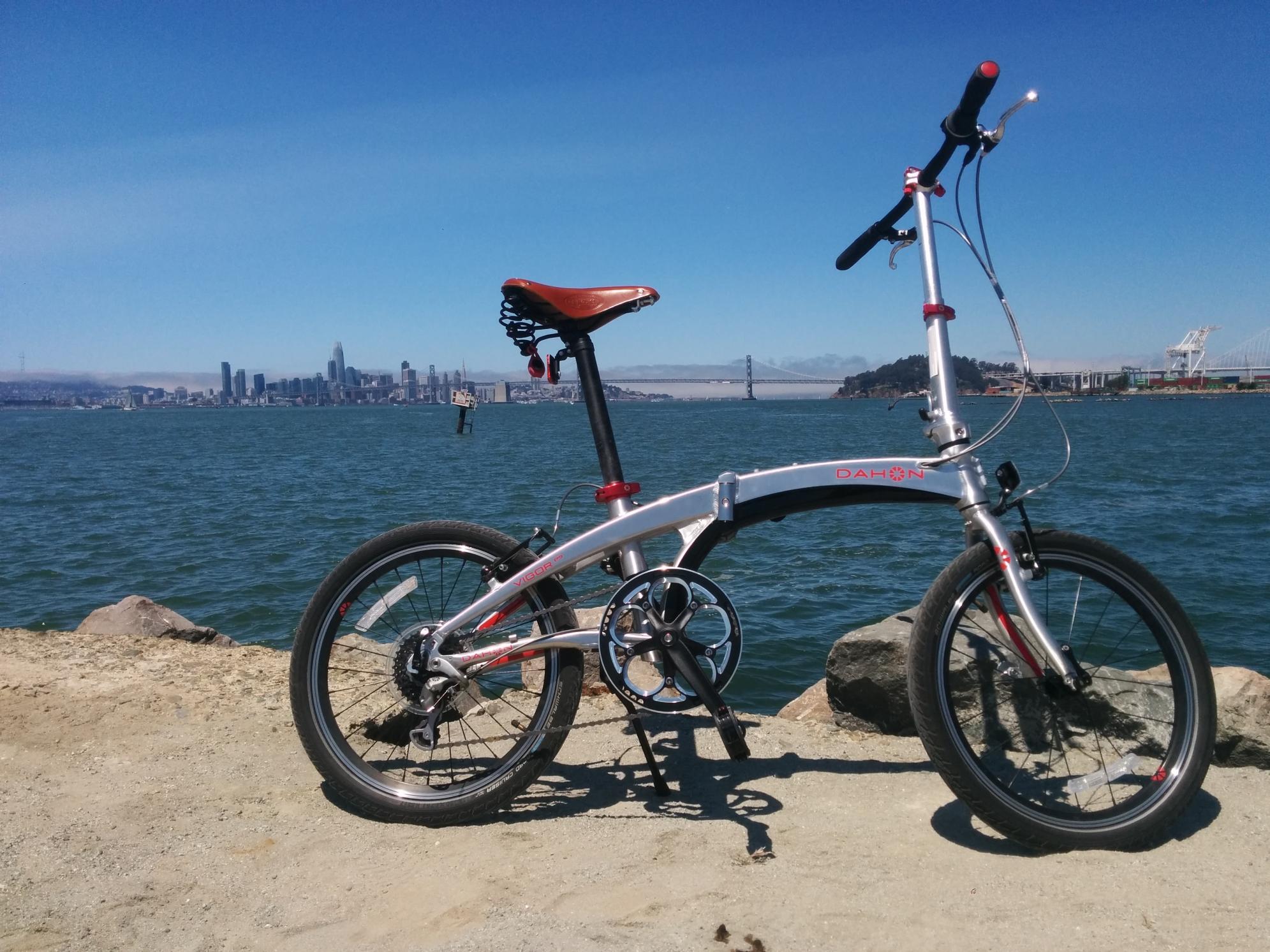 Dahon Vigor P9 Folding Bike, Polished Silver or Gray