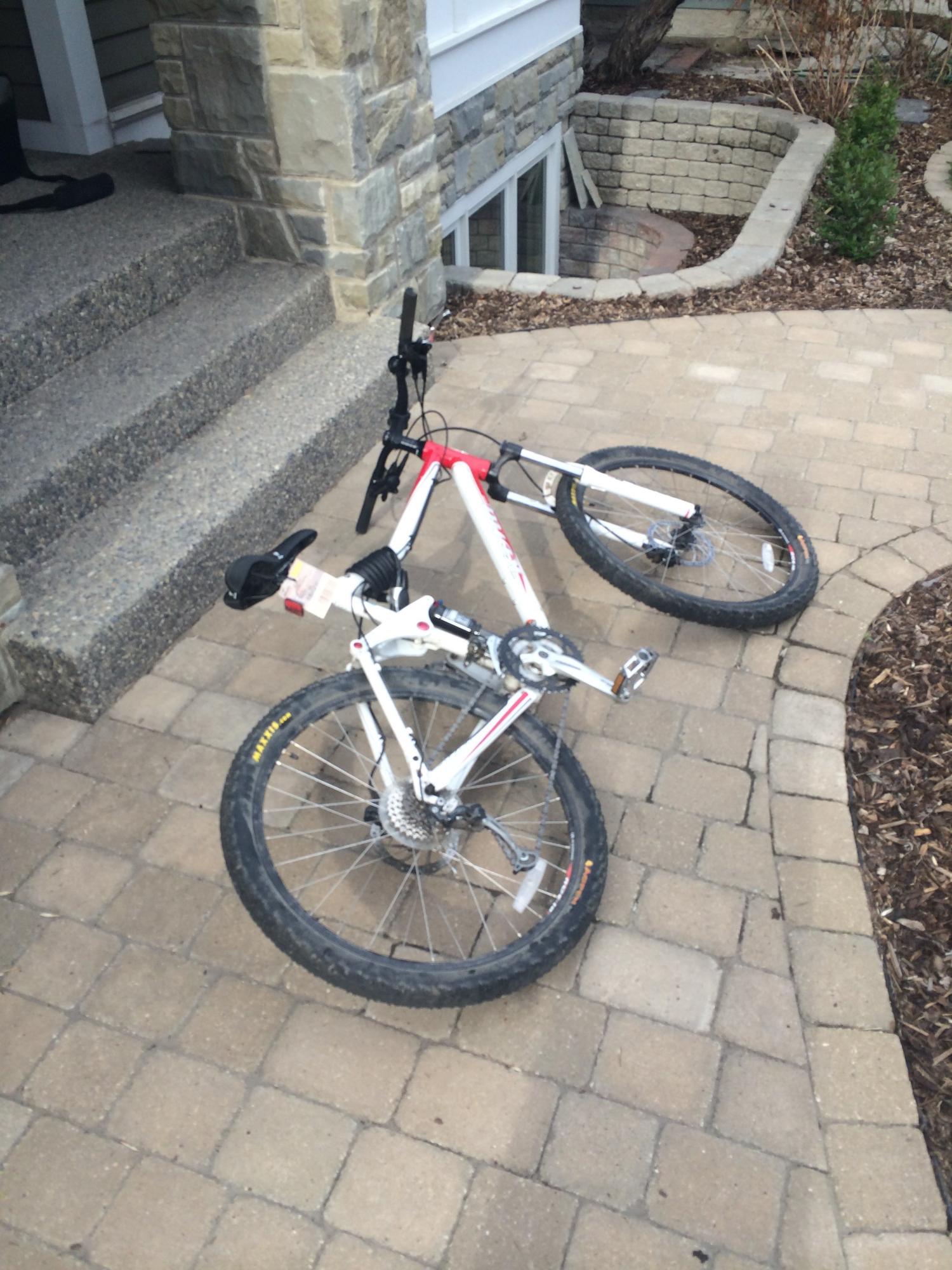 2009 Kona One20 White and Red