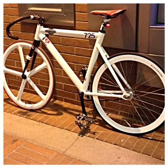 Leader Bikes 725  White
