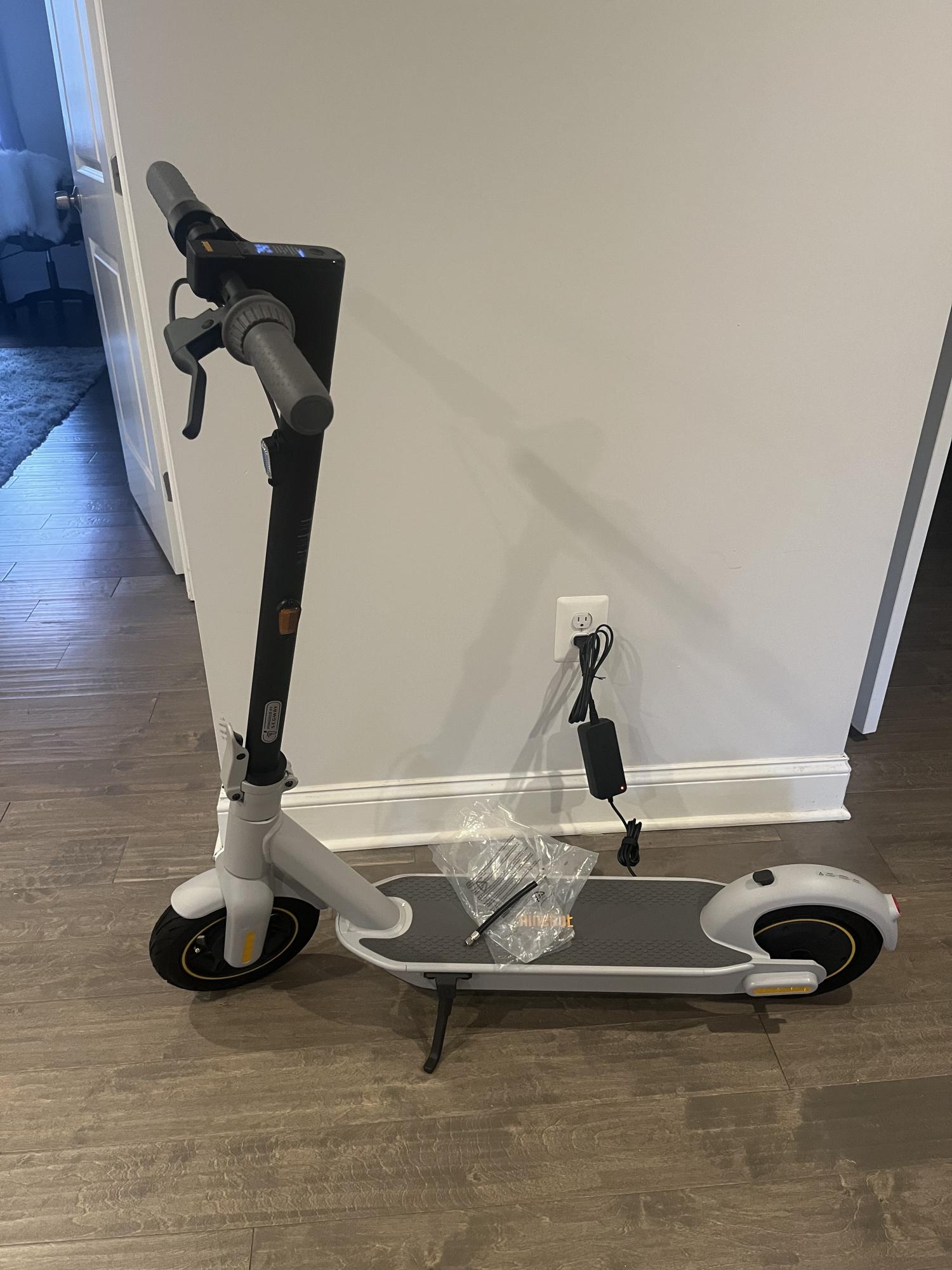 2024 Segway Ninebot KickScooter Max G30LP e-scooter Silver, gray or bare metal
