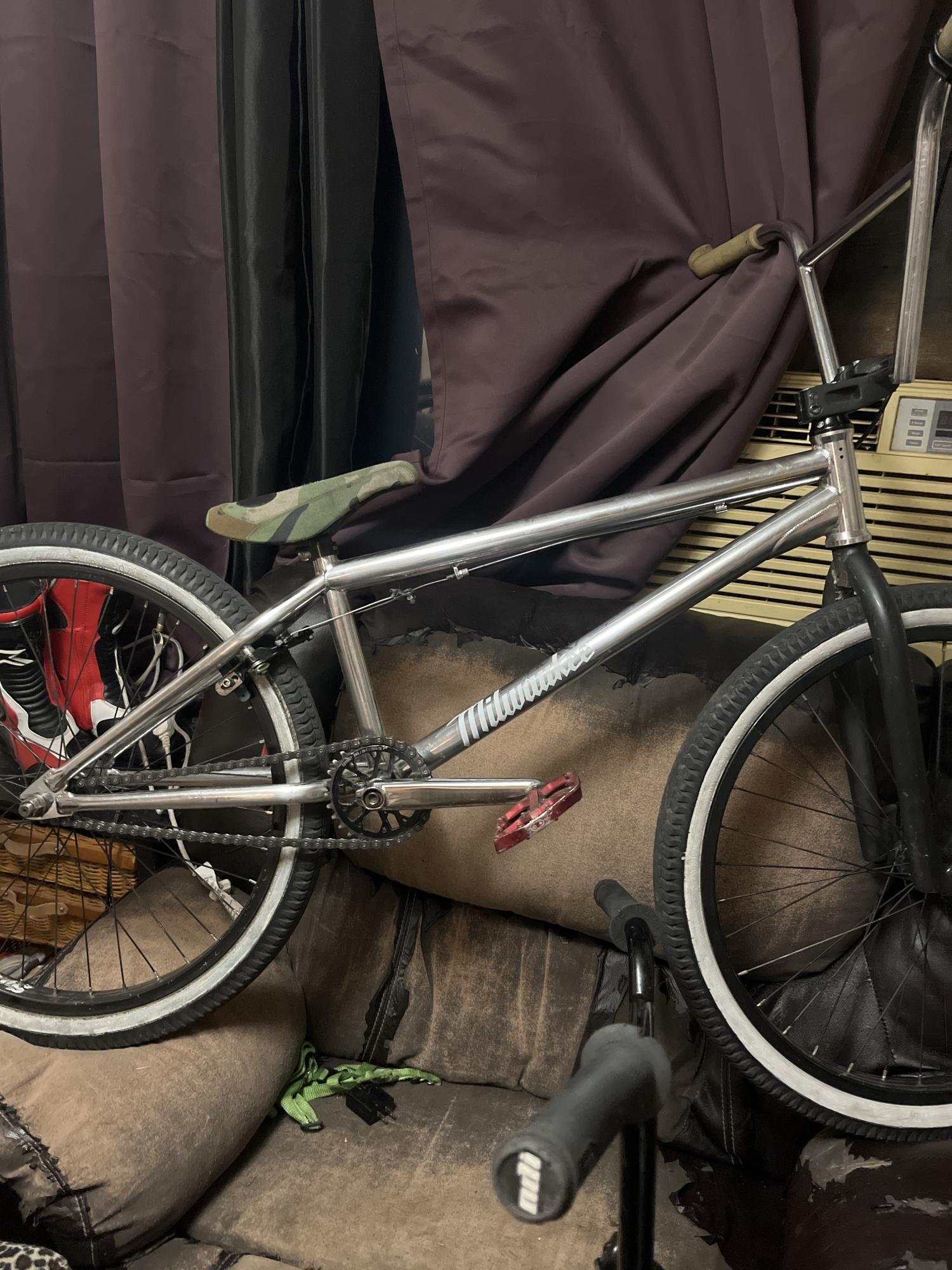 Sunday Chrome 24 Silver, gray or bare metal