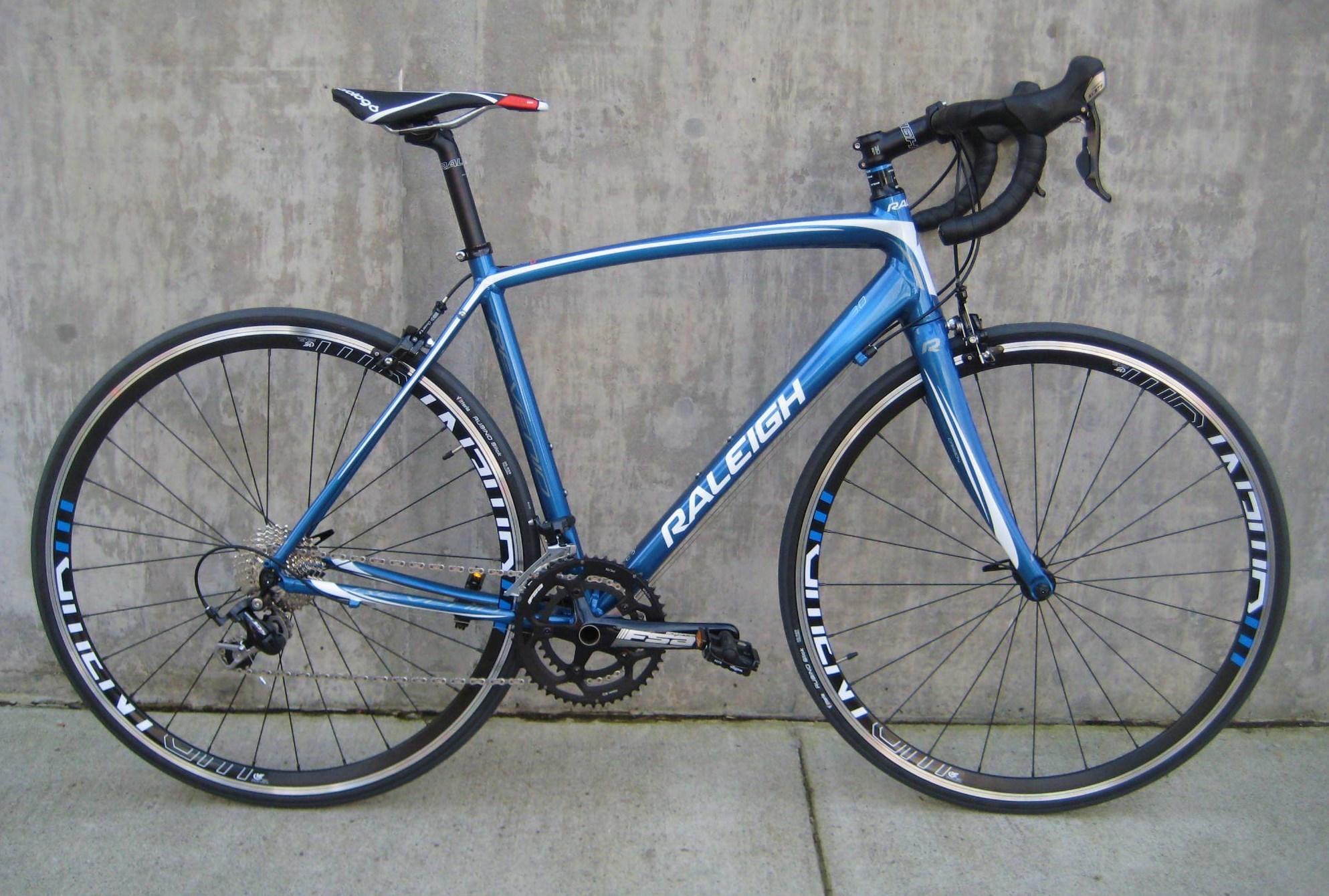 2014 Raleigh Revenio 3.0 Blue