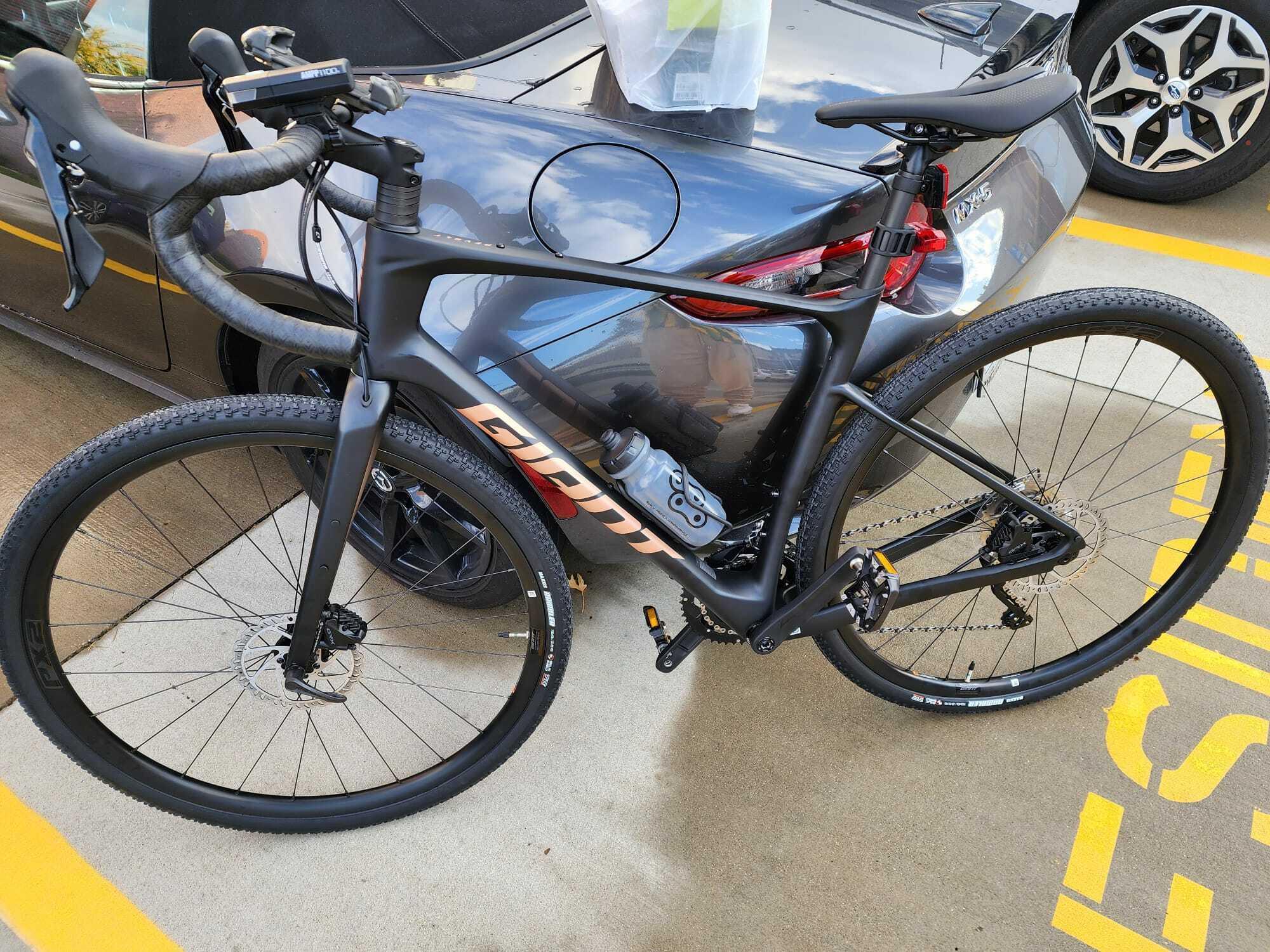 2024 Giant Revolt Advanced 3 Carbon ML Black