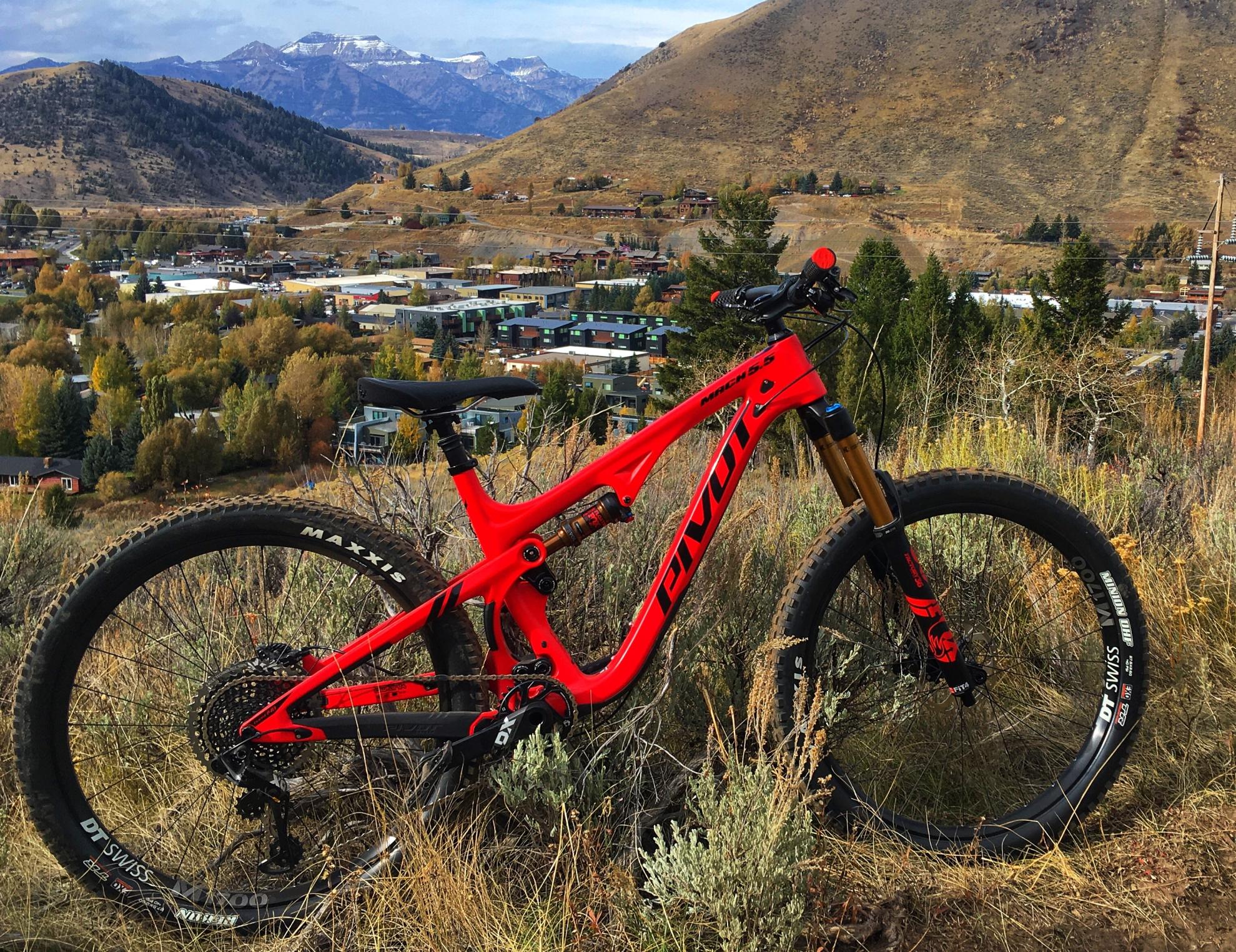 2019 Pivot Mach 5.5 Red