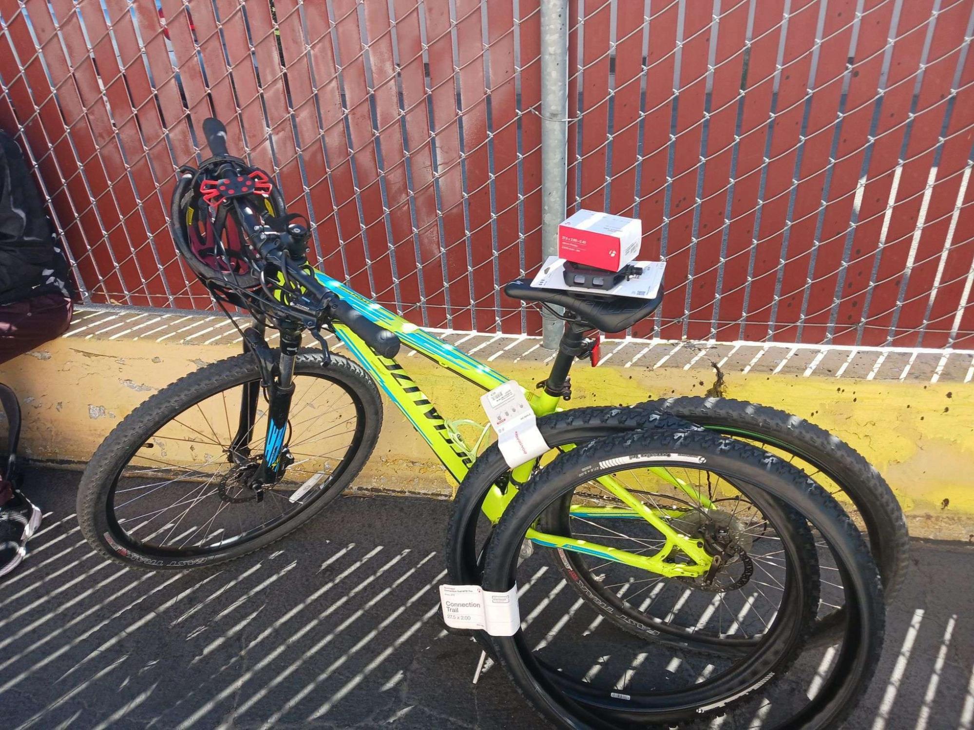 2015 Specialized Pitch Sport 650b Green and Blue