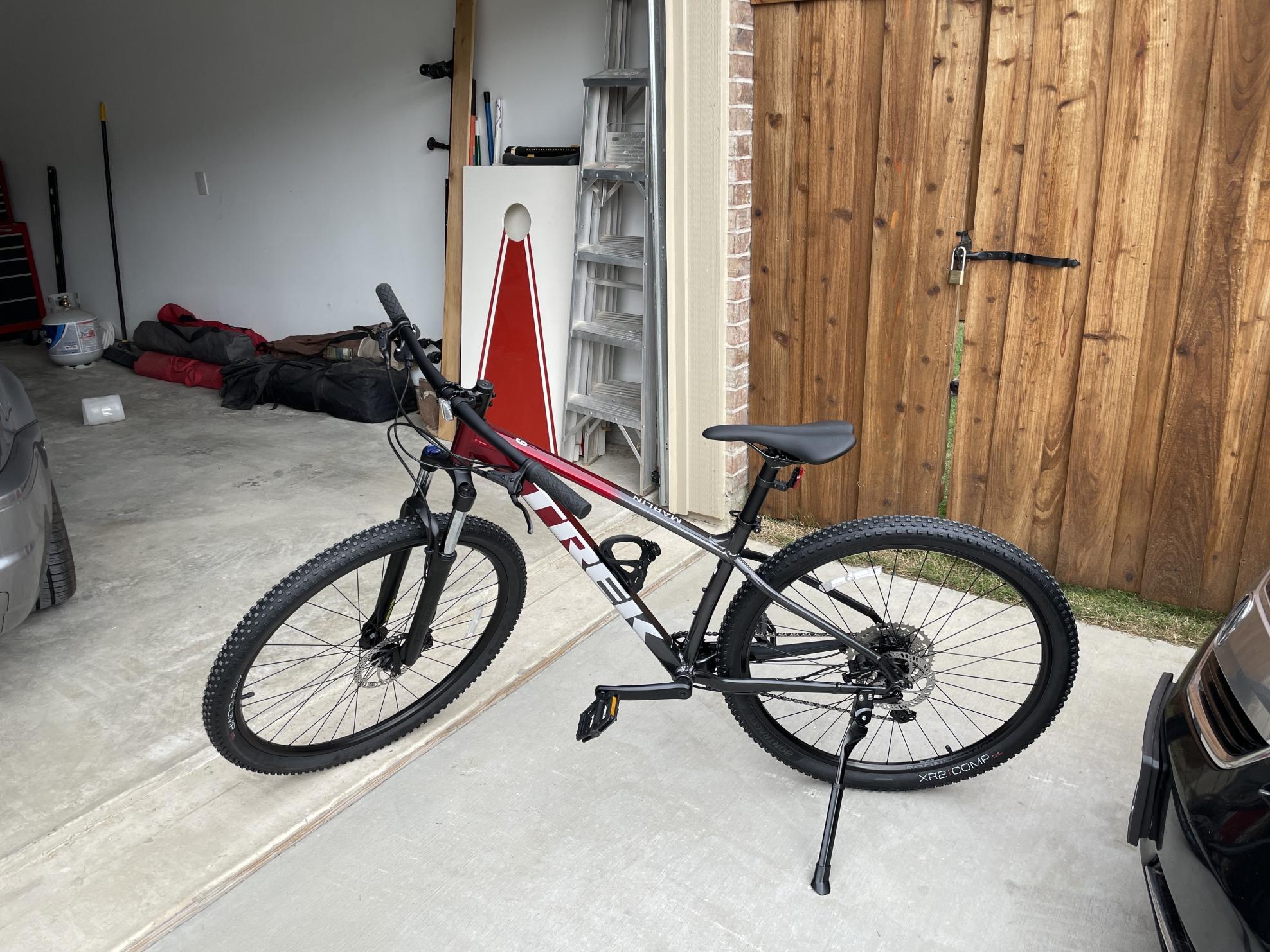 2023 Trek Marlin 6 Red and Black