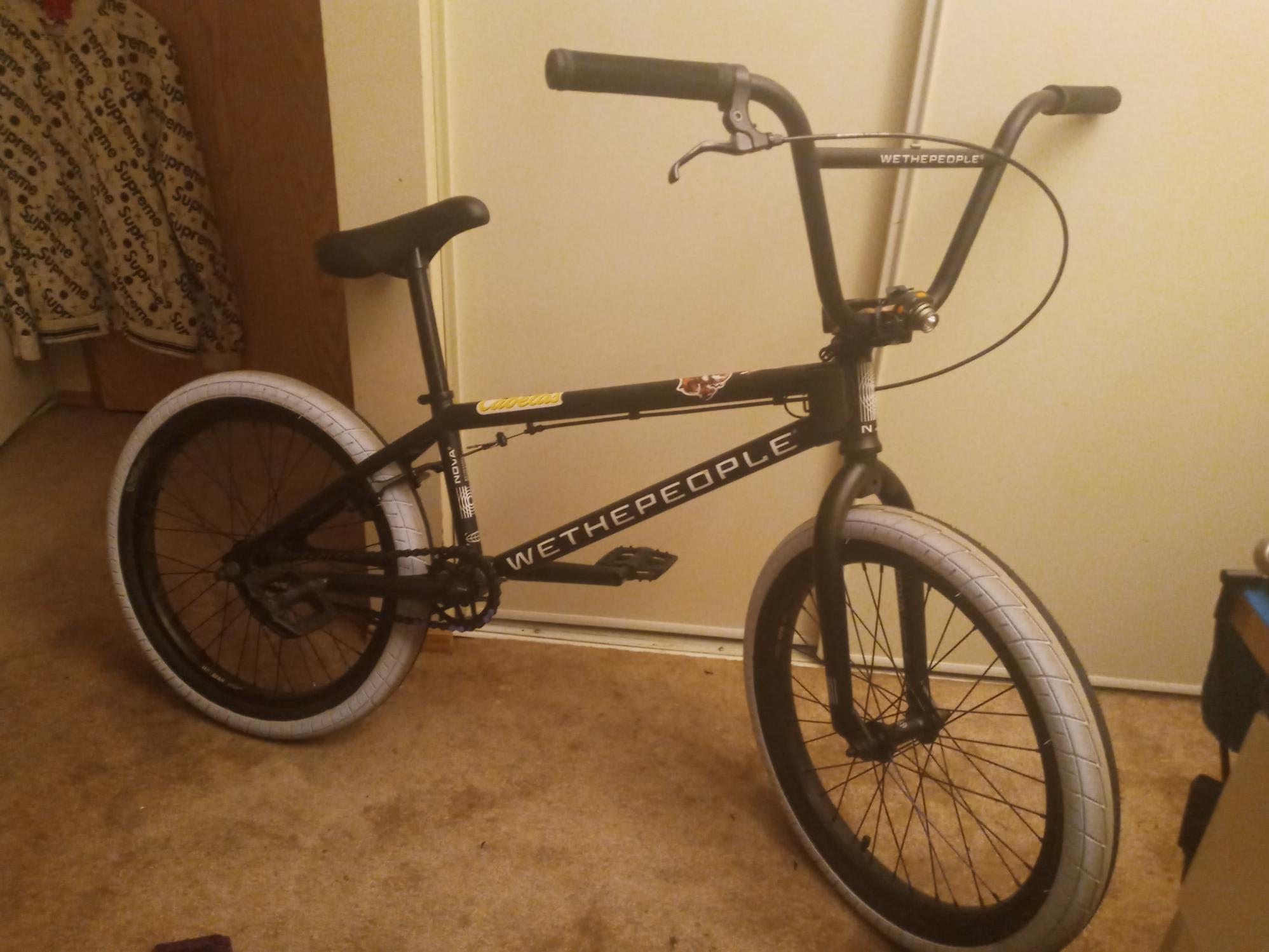 WeThePeople Nova Black and White