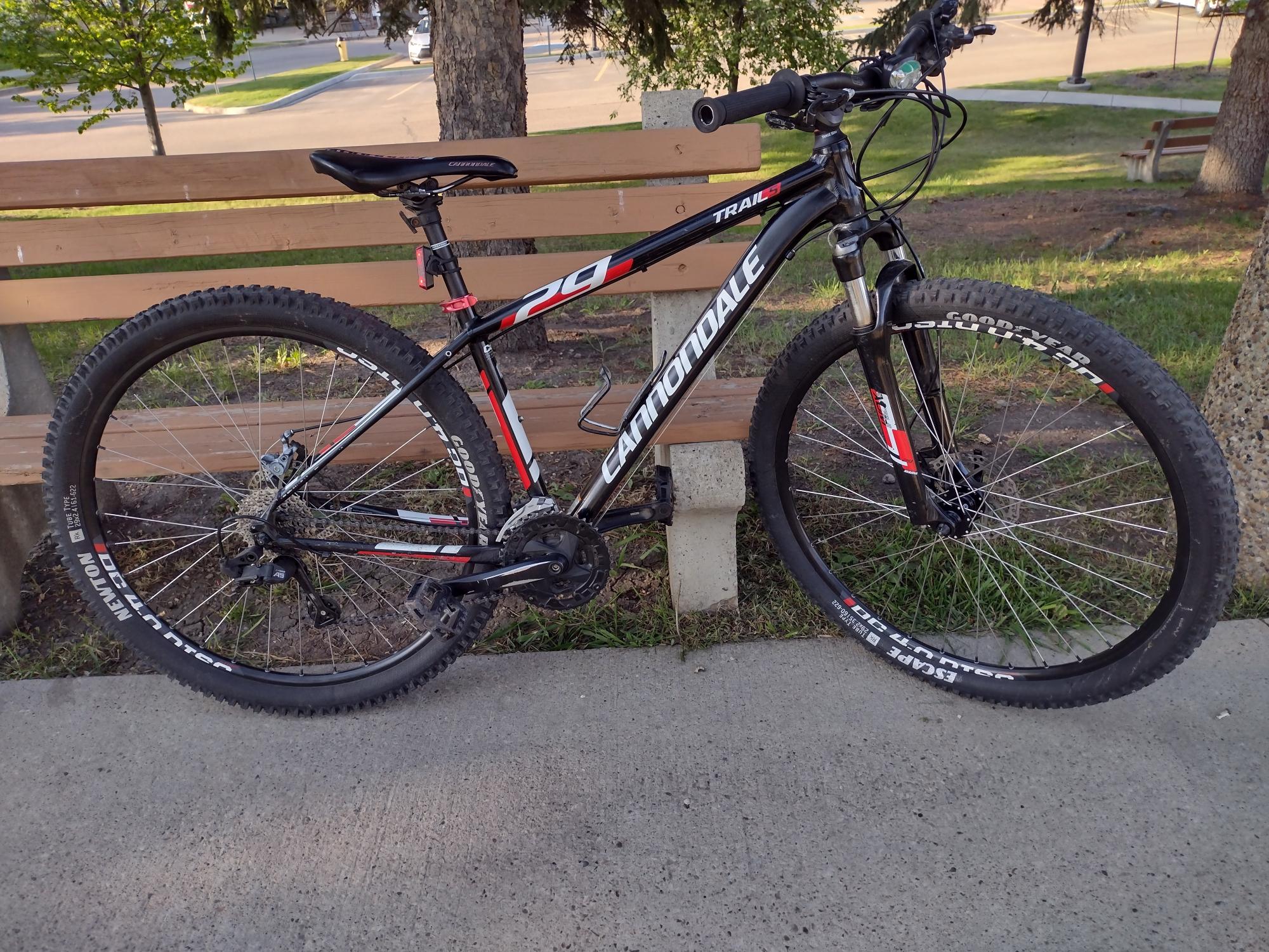 2021 Cannondale DM18993 Black, White, and Red
