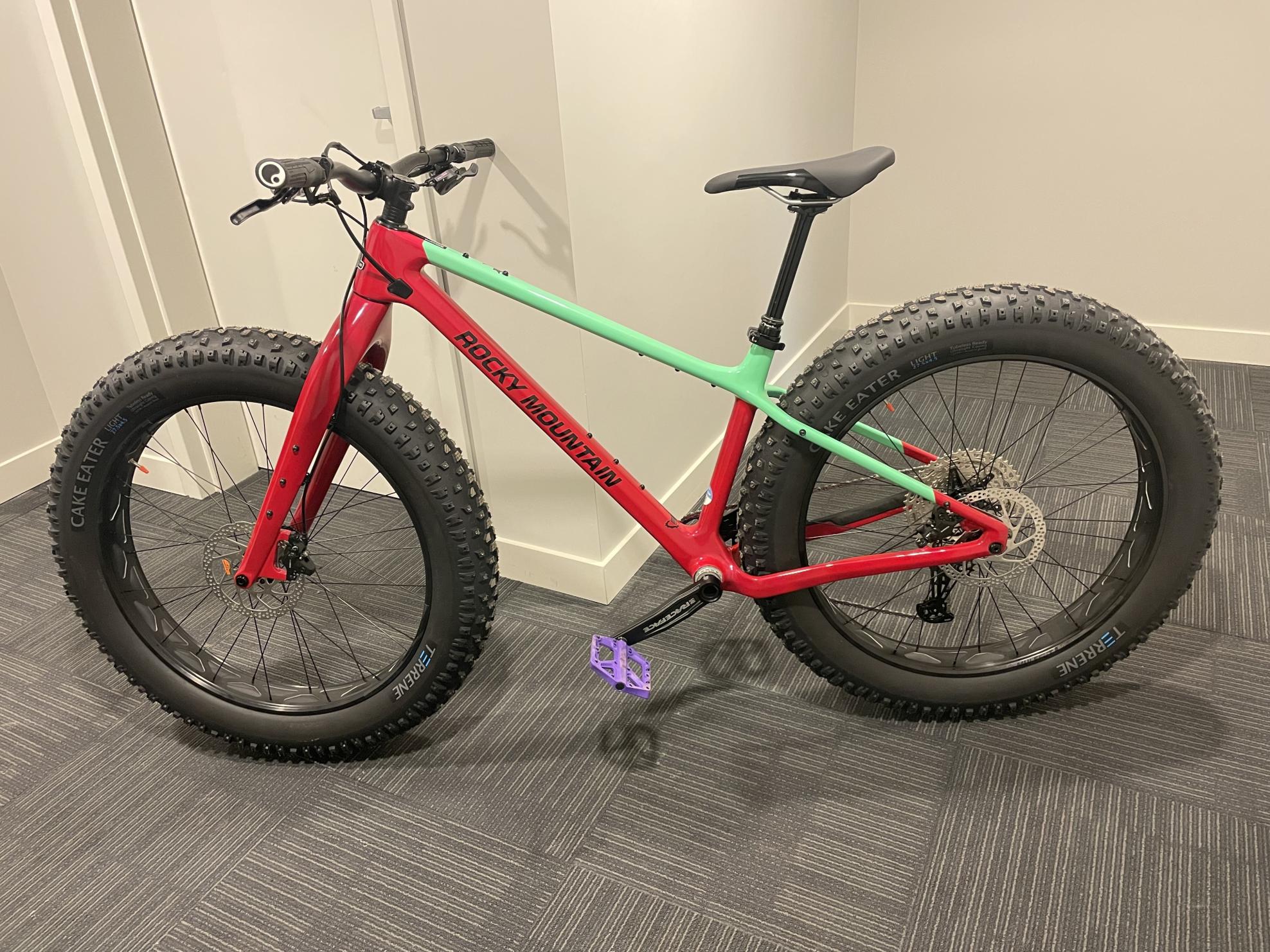 2022 Rocky Mountain Bicycles M Purple and Teal