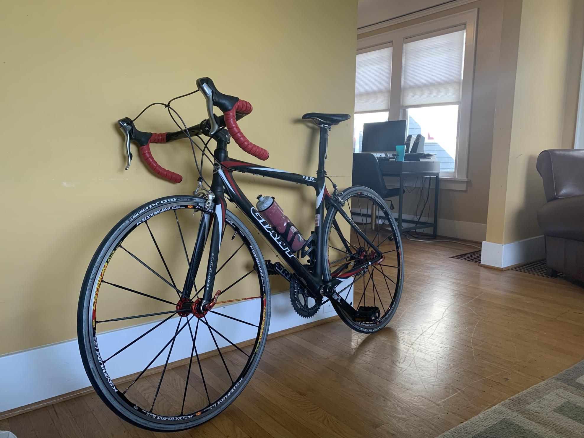 2003 Giant TCR Composite 1 Silver, gray or bare metal, Red, and White