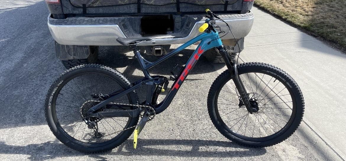 2022 Trek Slash 8 Blue and Red