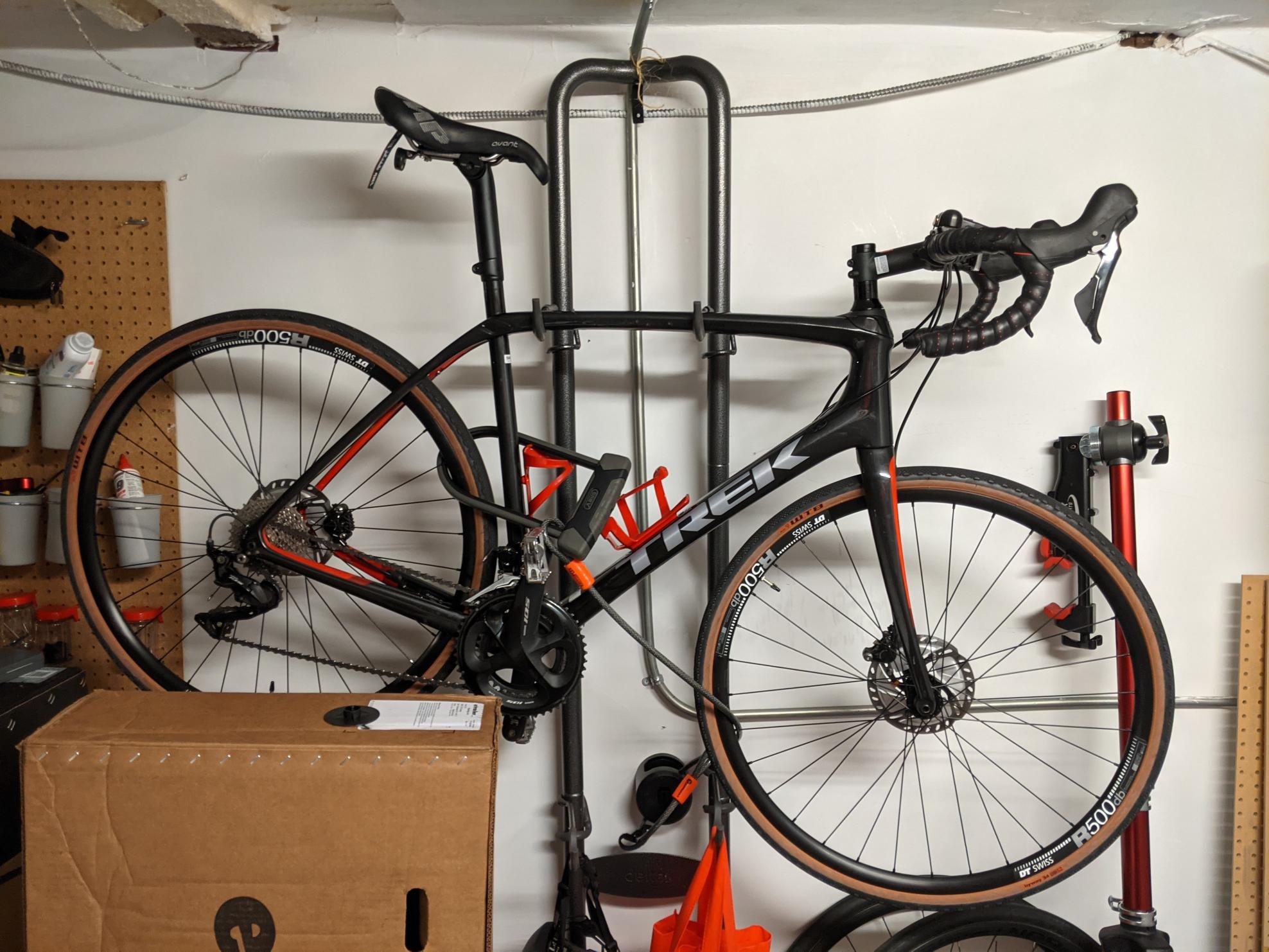 2019 Trek Domane SL 5 Disc Black and Red