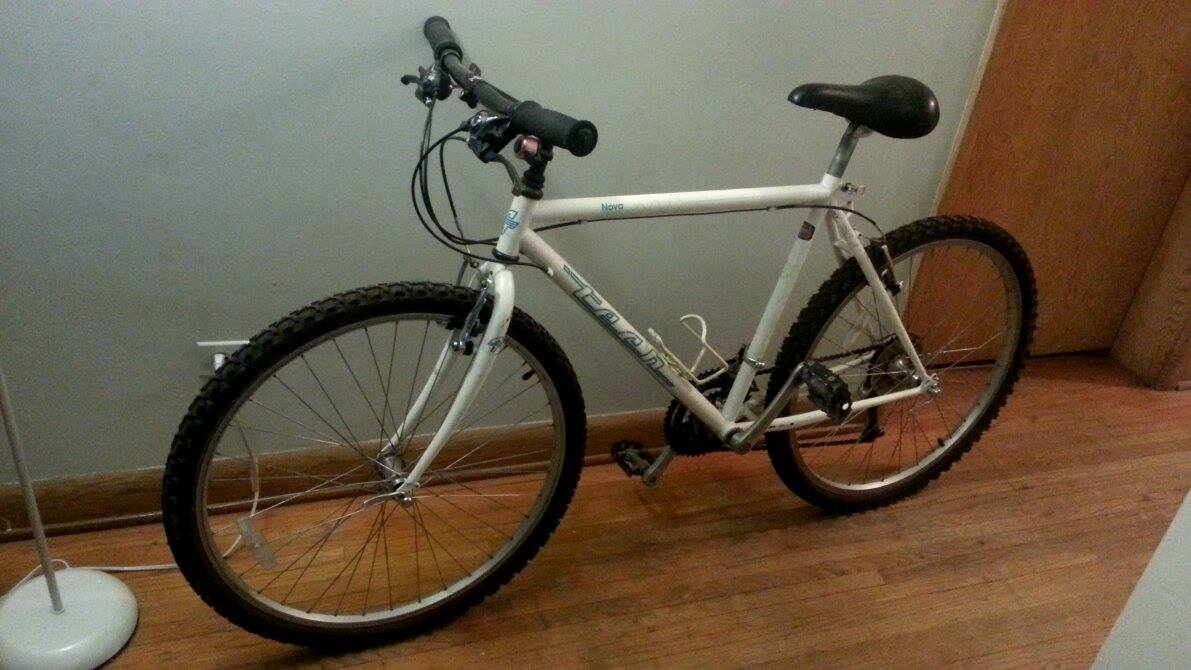 Tech mountain bike / diamond frame White