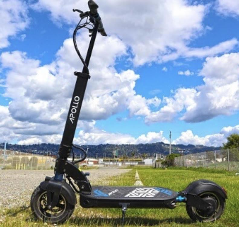 2021 Apollo e-scooter Black and Blue