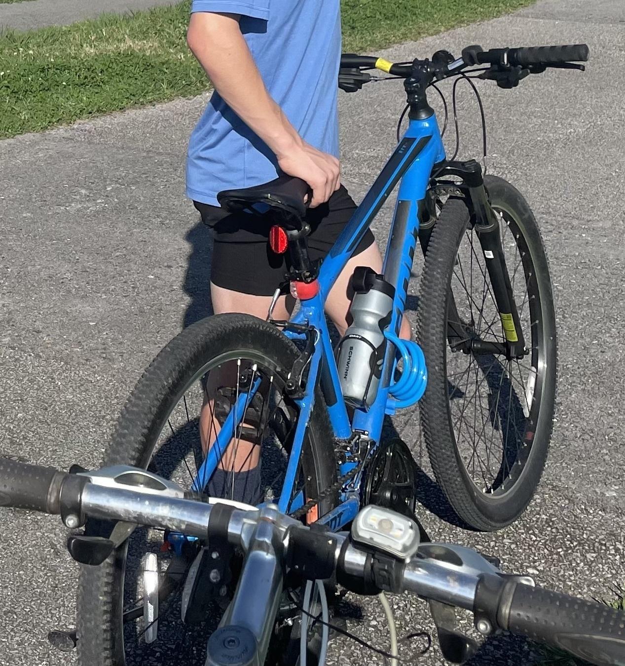 2021 Giant Mountain Bike Blue