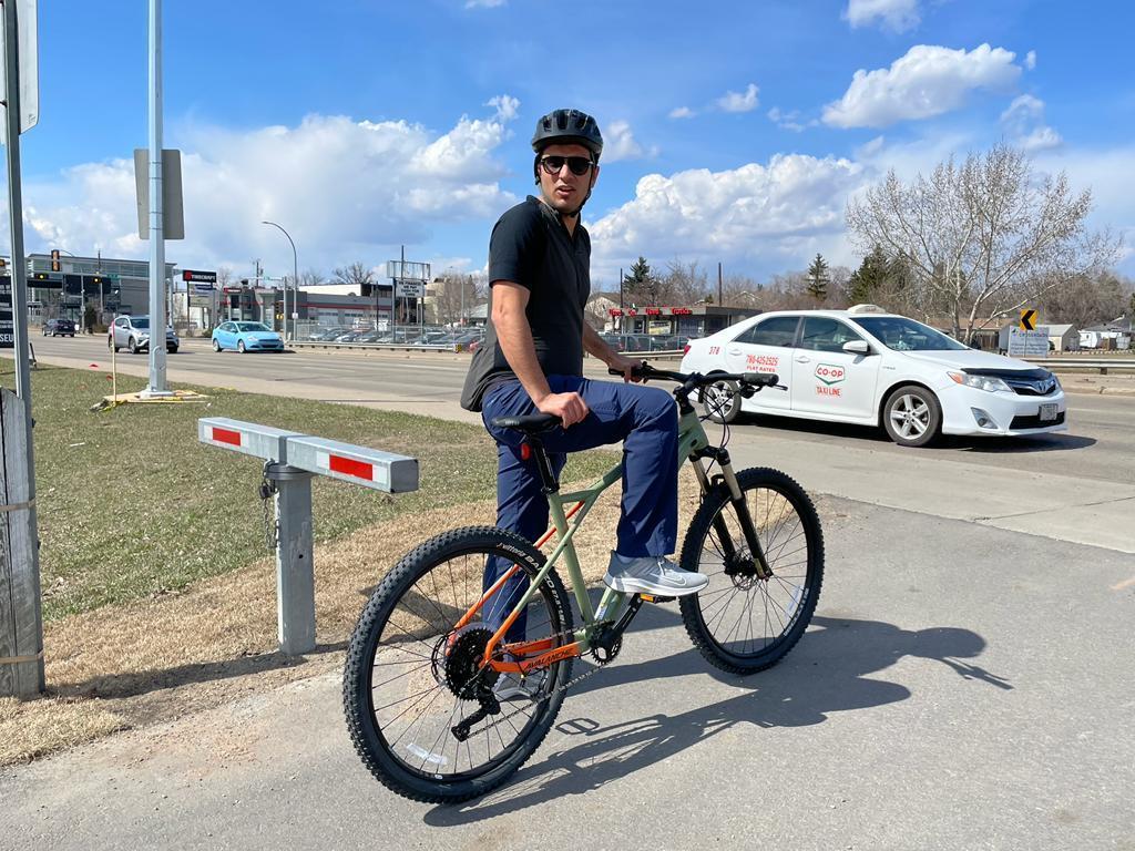 2022 GT Bicycles Avalanche Green and Orange