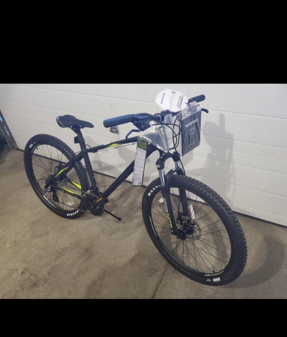 2021 Northrock Black and Green