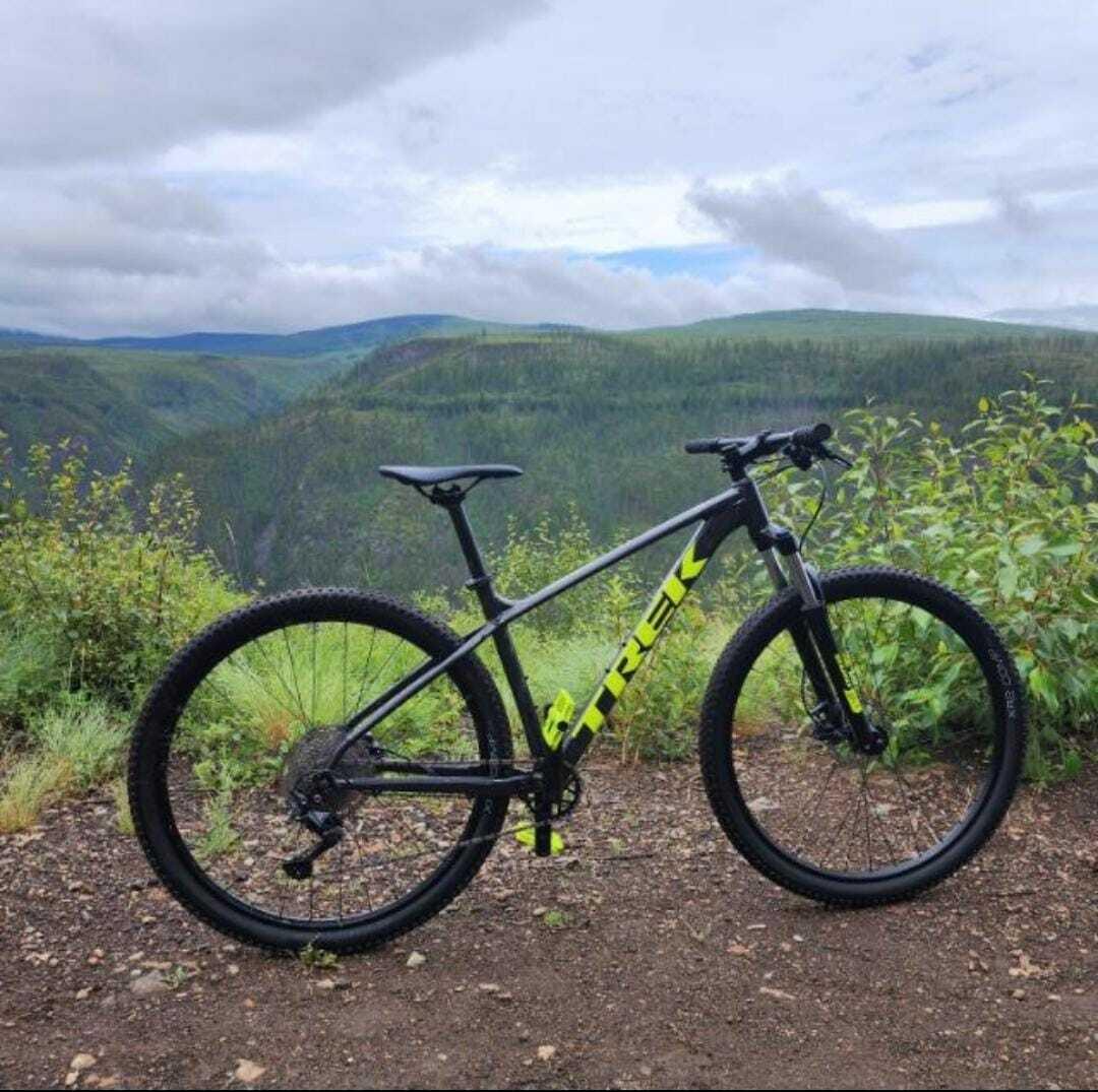 2022 Trek Marlin 6 Black y Green