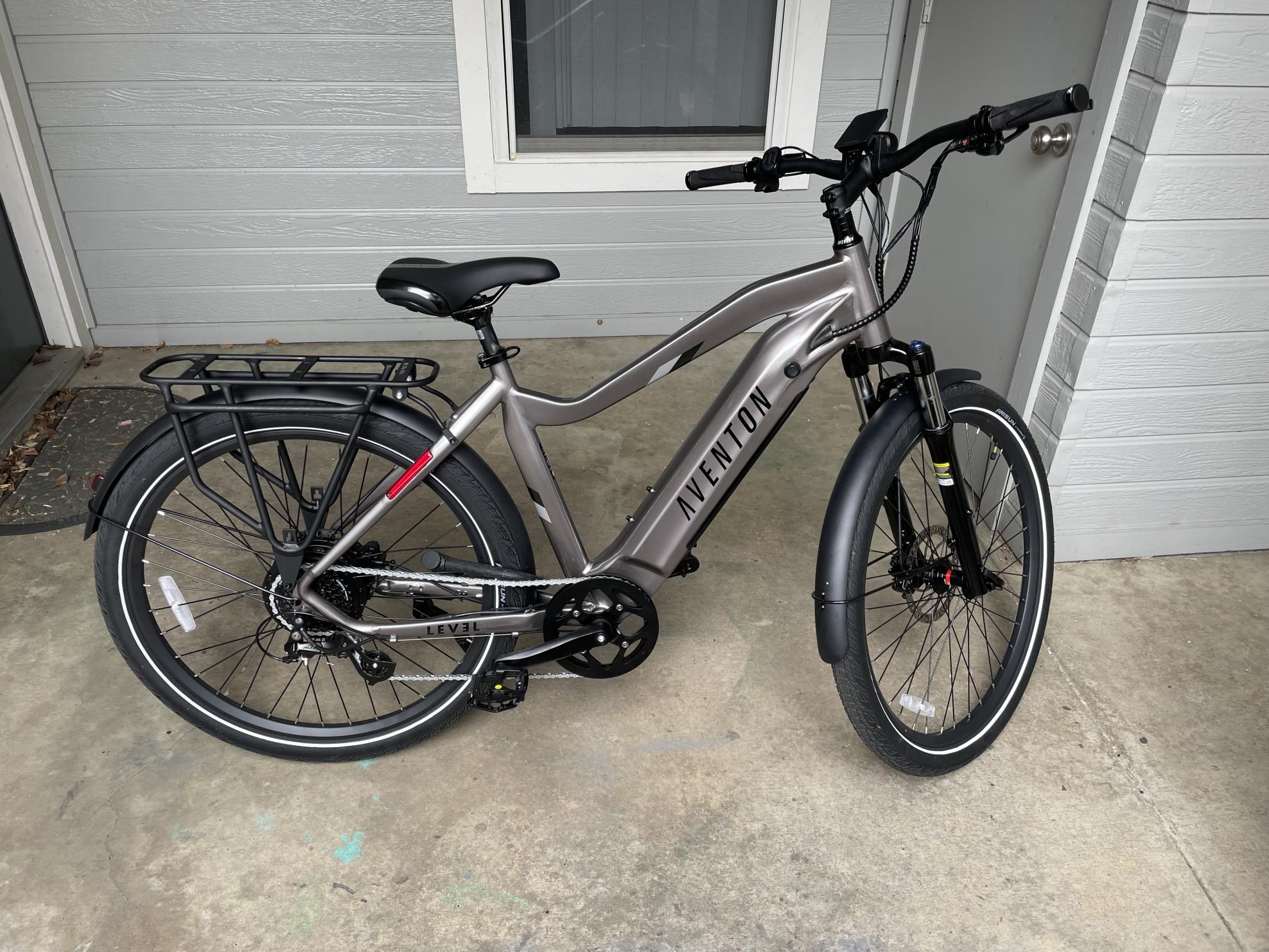 2023 Aventón Level.2 Silver, gray or bare metal