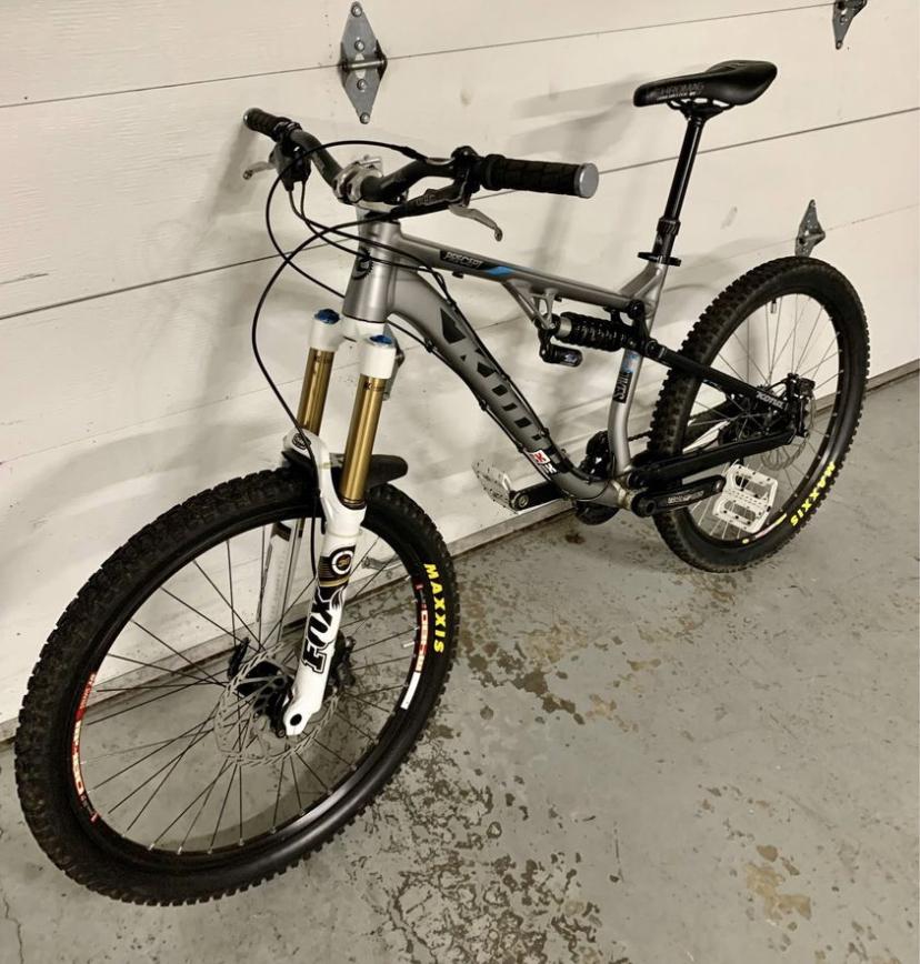 Kona PRECEPT Silver, gray or bare metal