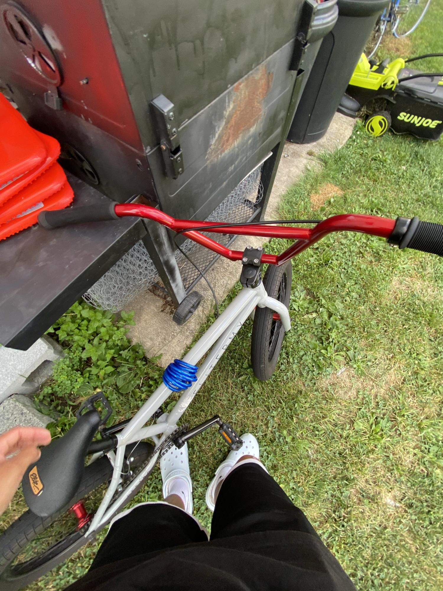 elite bmx Bmx Silver, gray or bare metal and Red