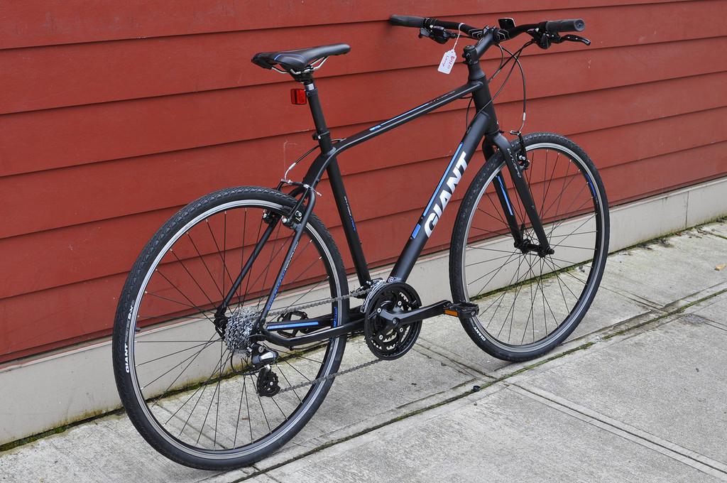 2015 Giant Escape 2 Black and Blue