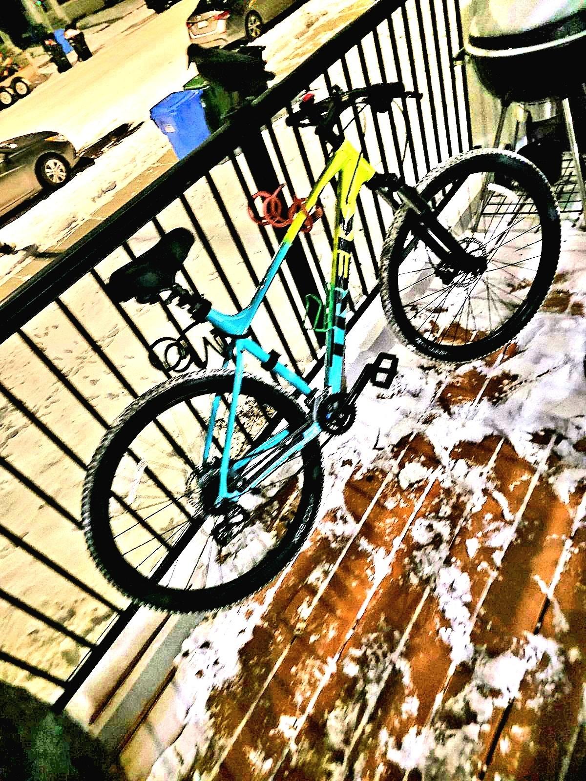 2023 Trek Marlin 5 gen 2 XXL Yellow or Gold and Green