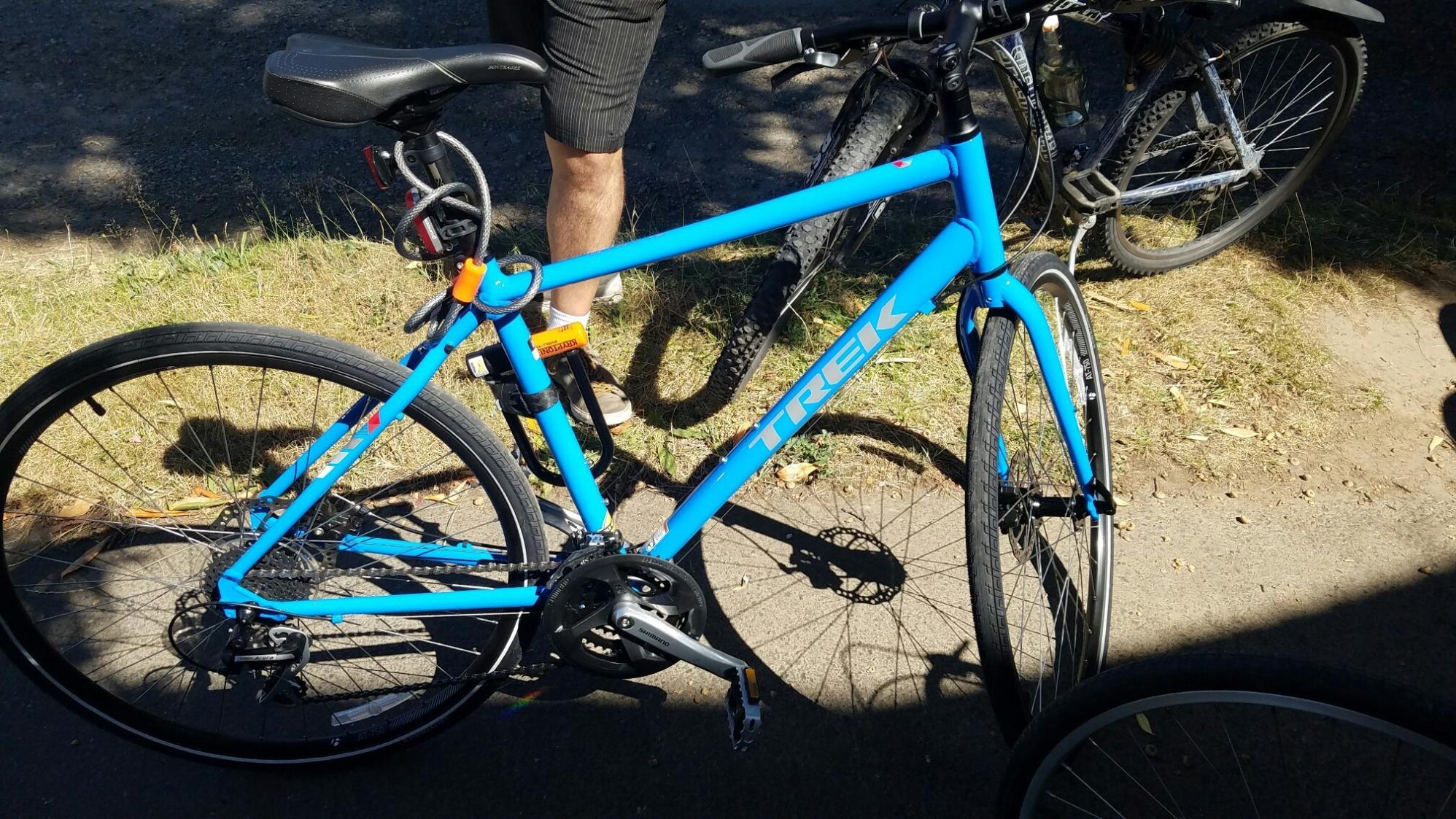 2016 Trek 7.2 FX disc Blue